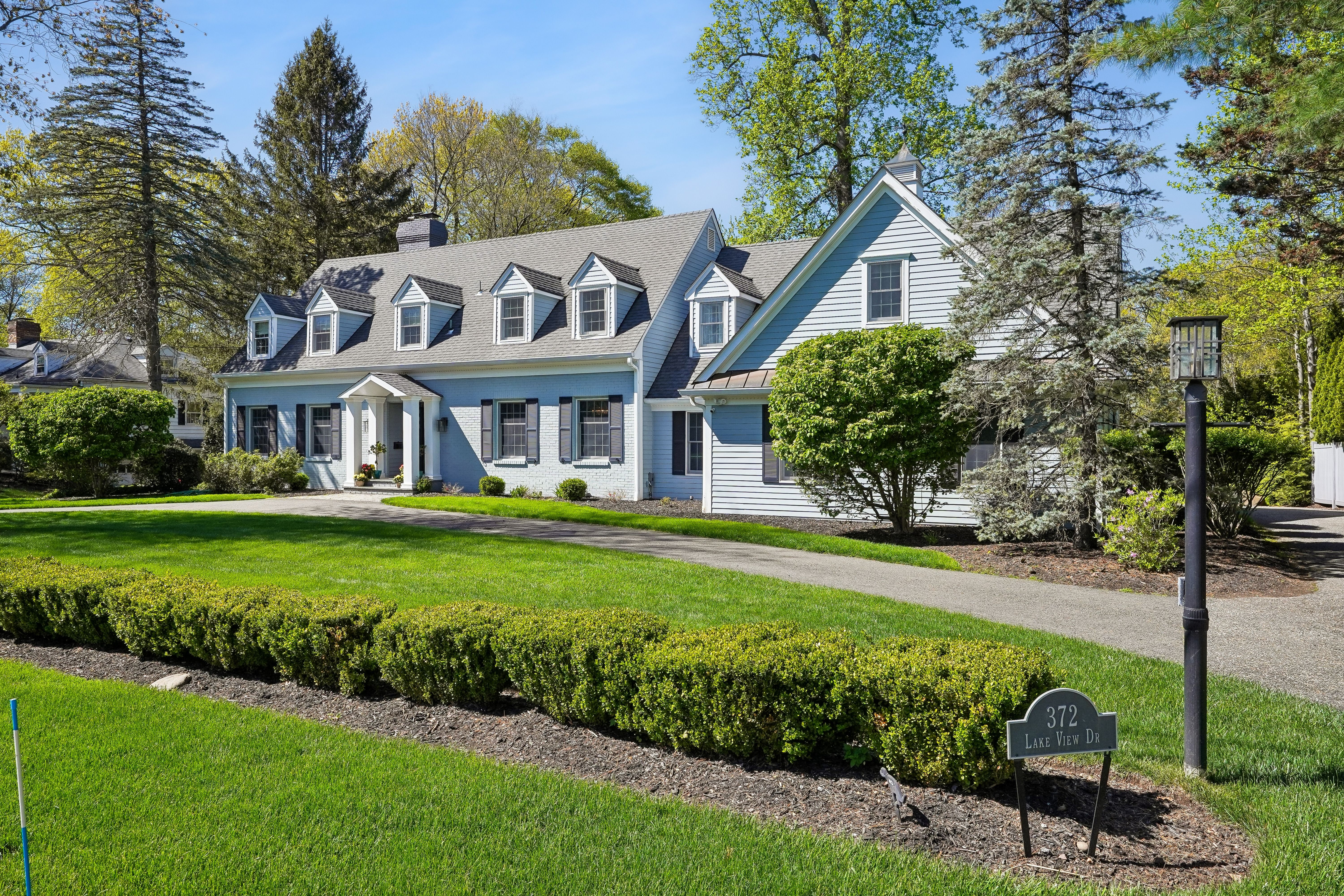 372 Lakeview Drive 