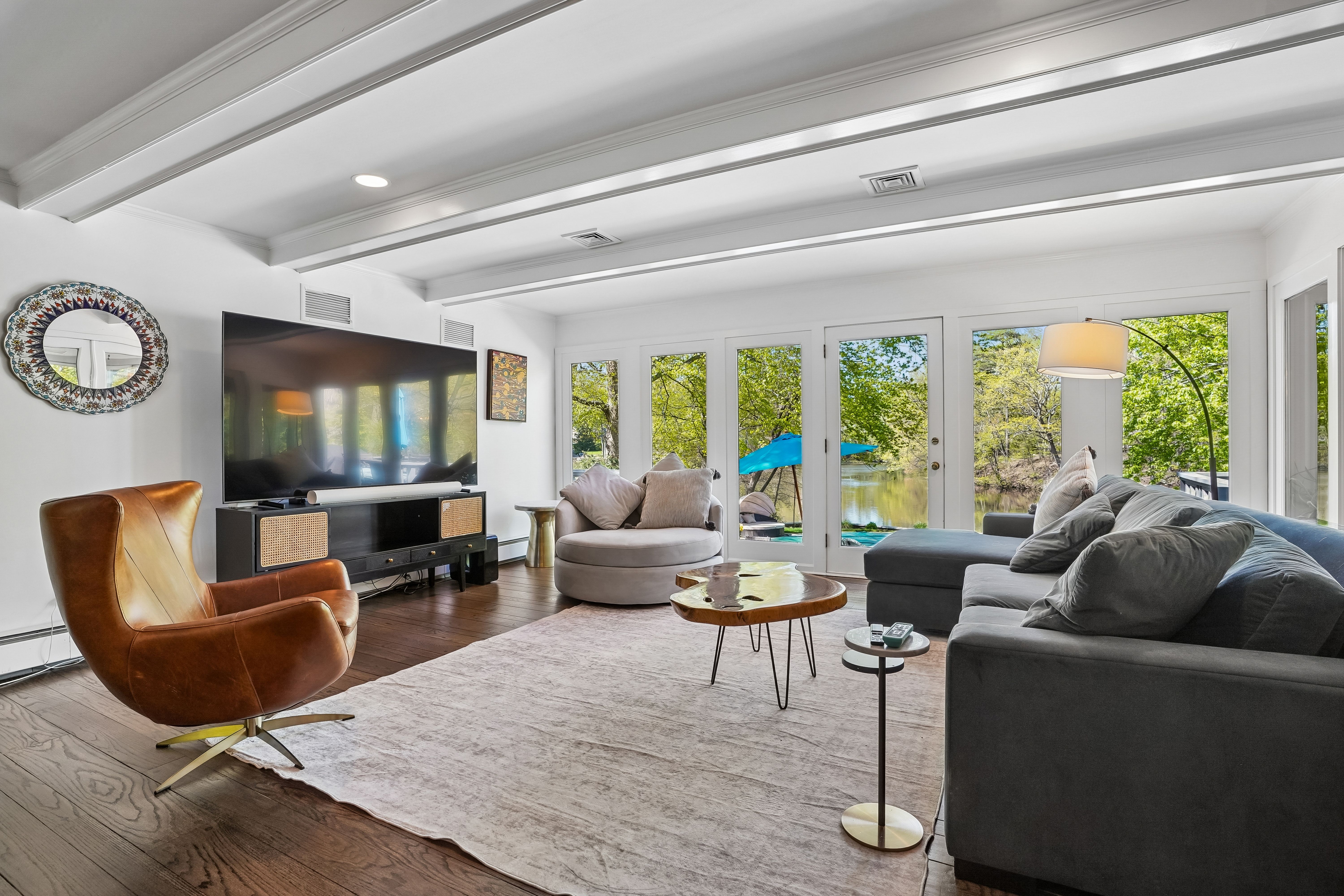 372 Lakeview Drive 