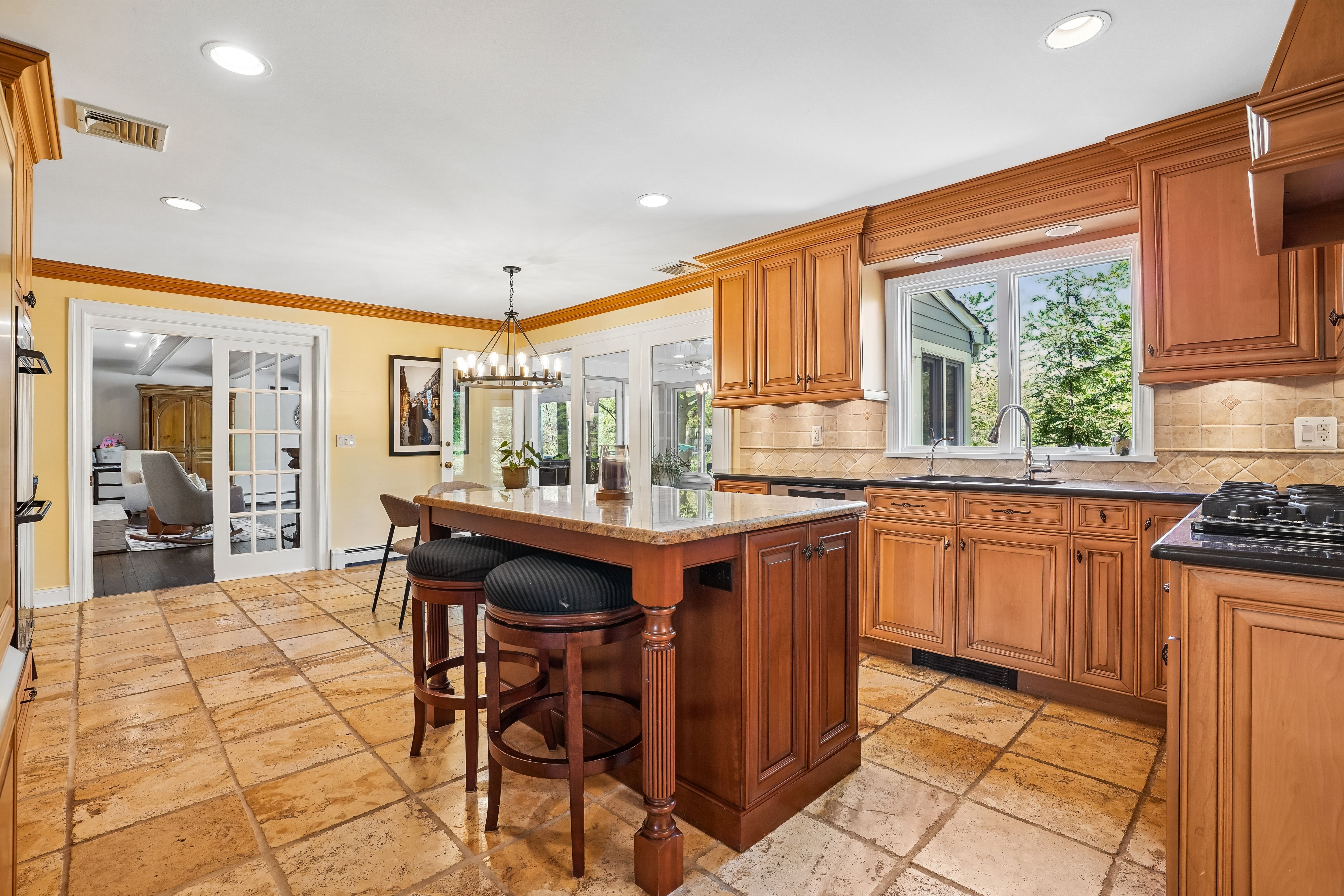 372 Lakeview Drive 