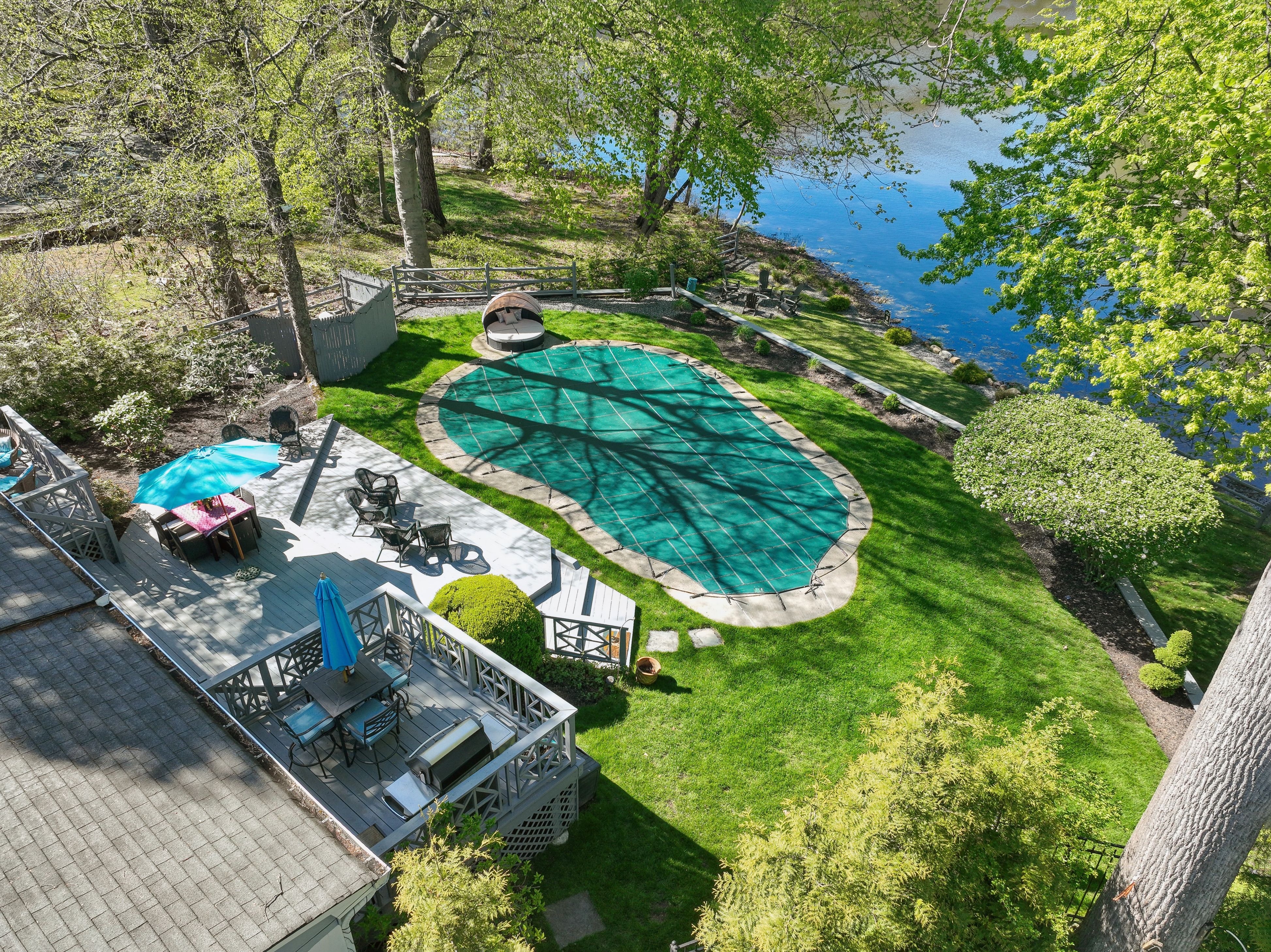 372 Lakeview Drive 