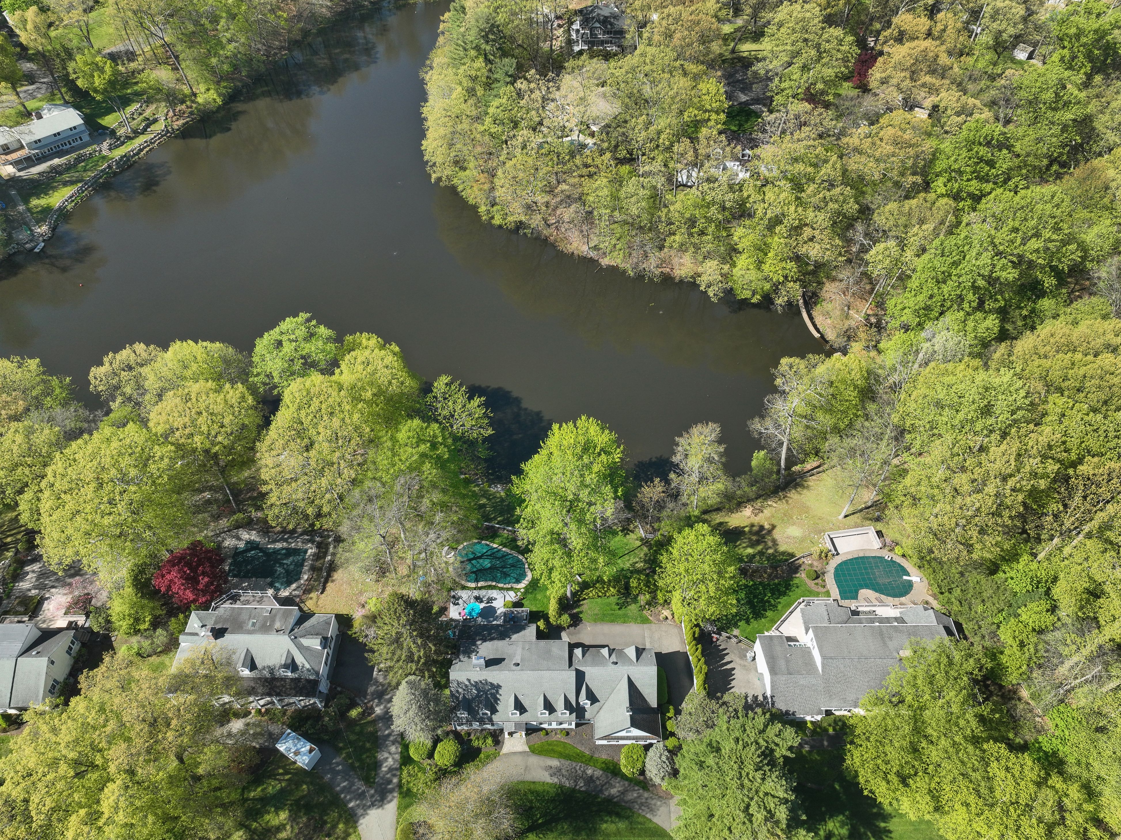 372 Lakeview Drive 