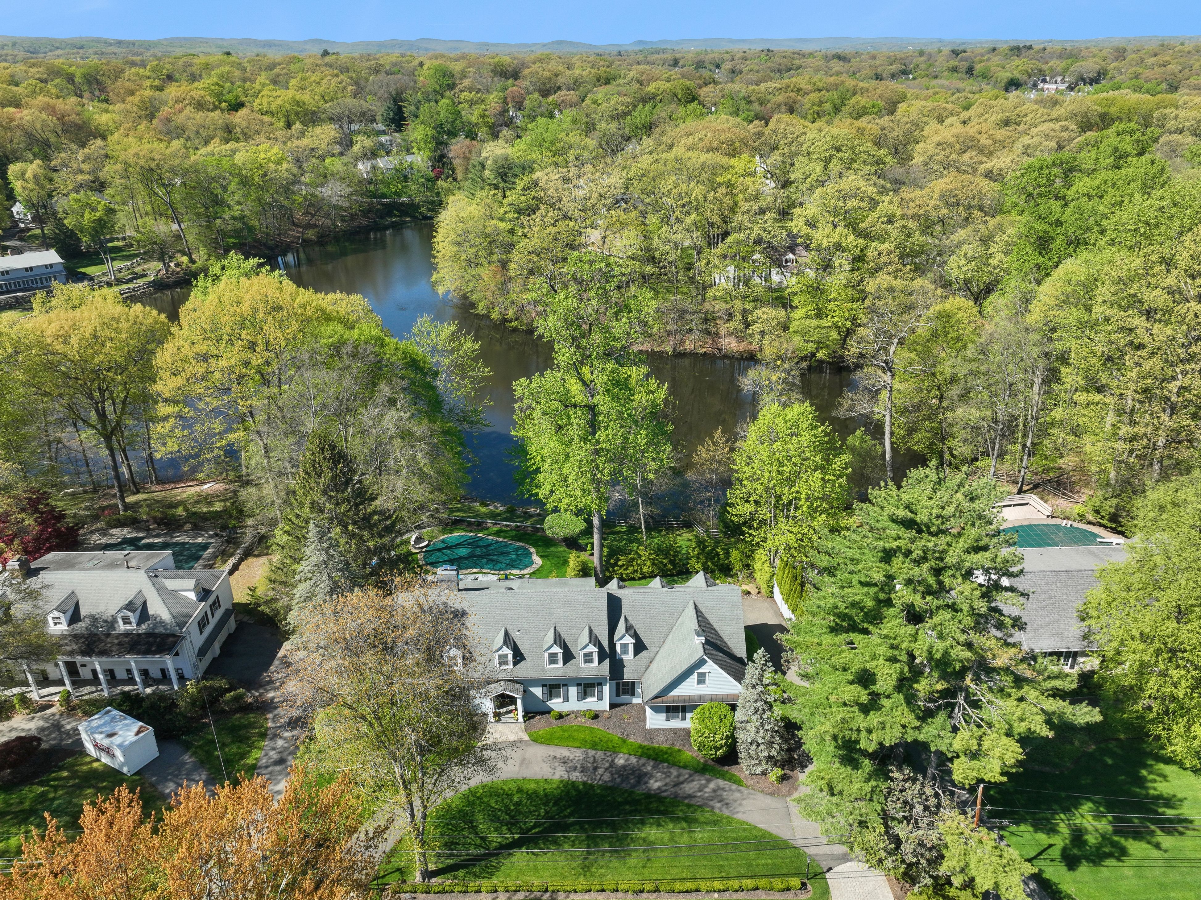 372 Lakeview Drive 