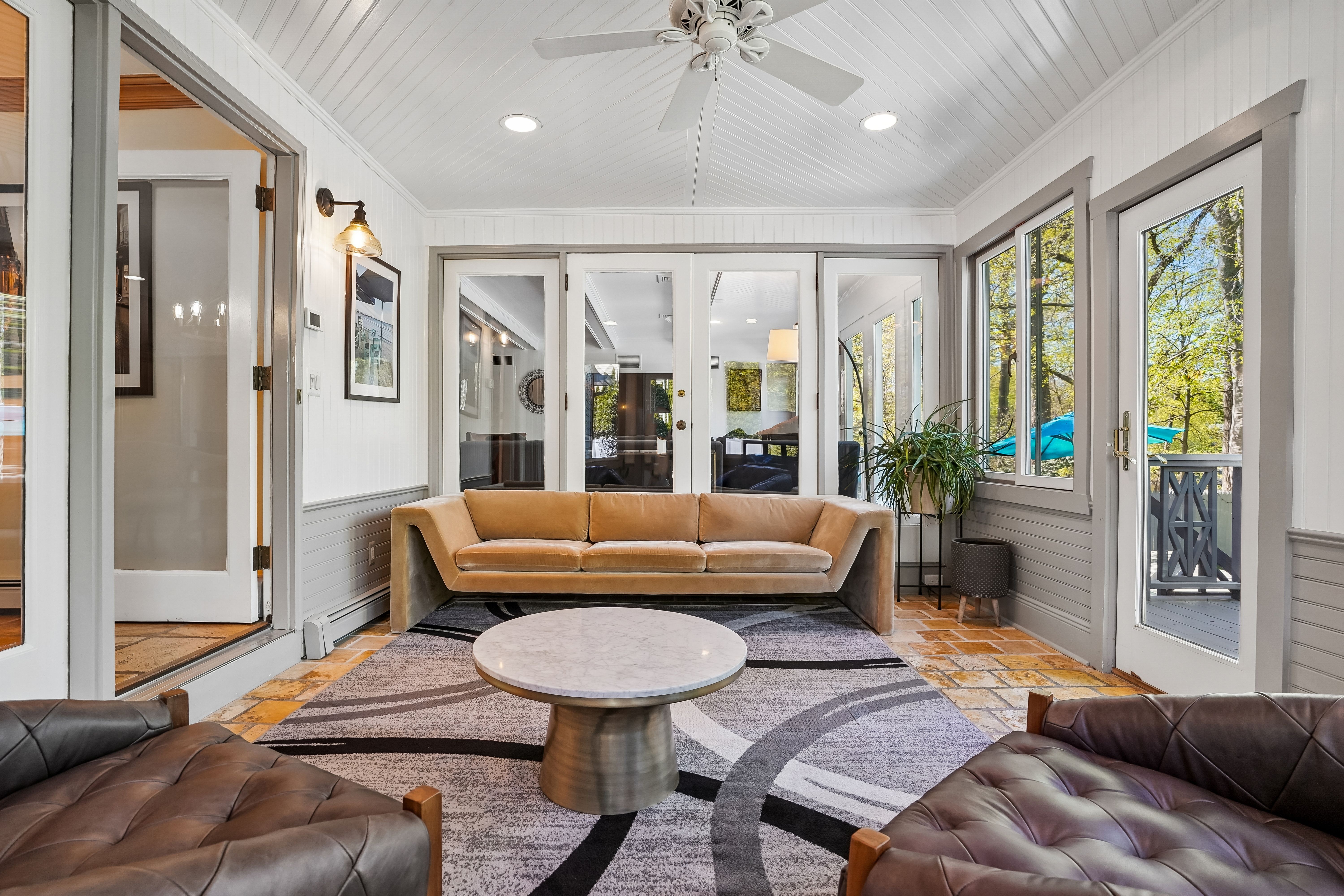 372 Lakeview Drive 
