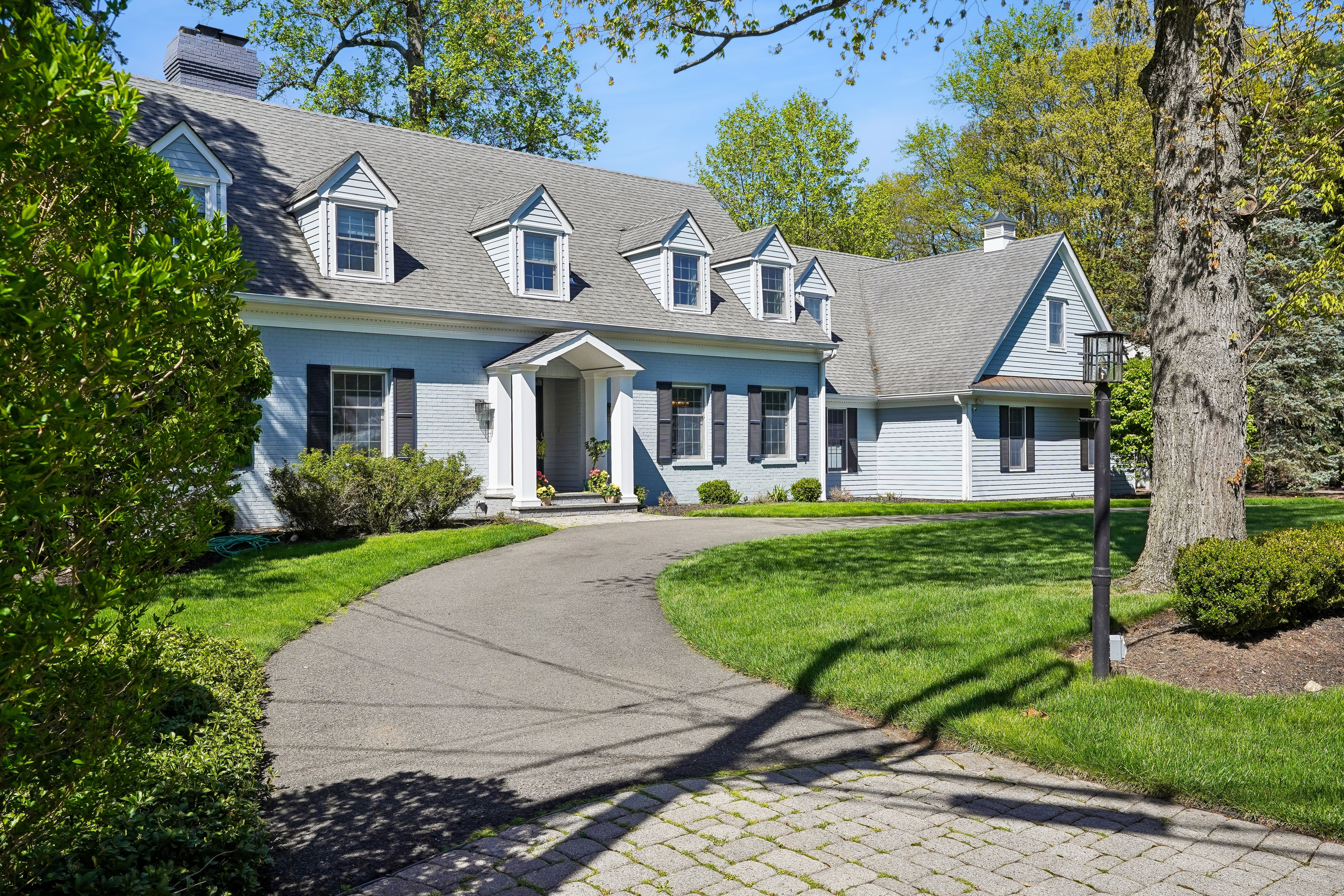 372 Lakeview Drive 
