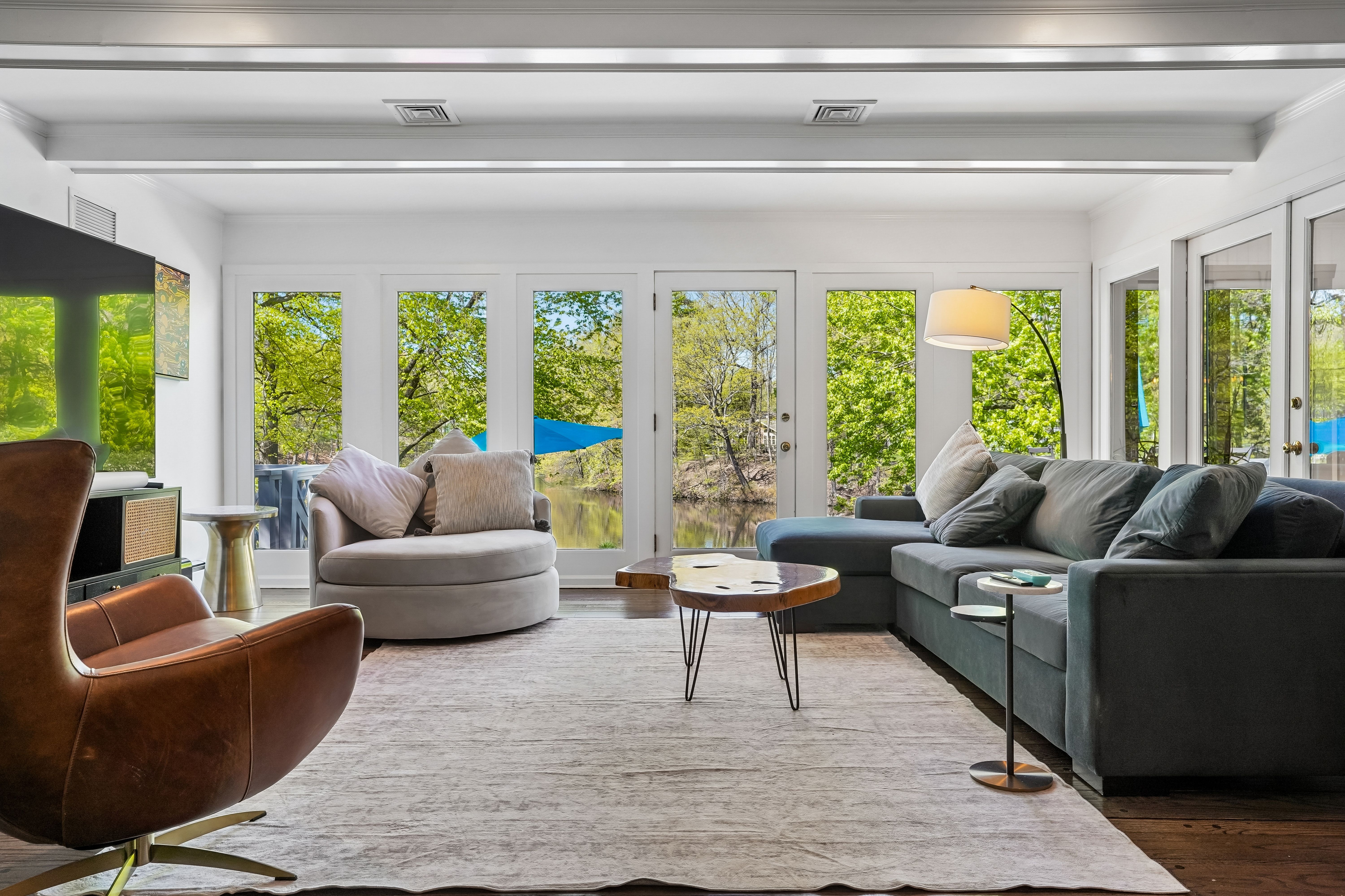372 Lakeview Drive 