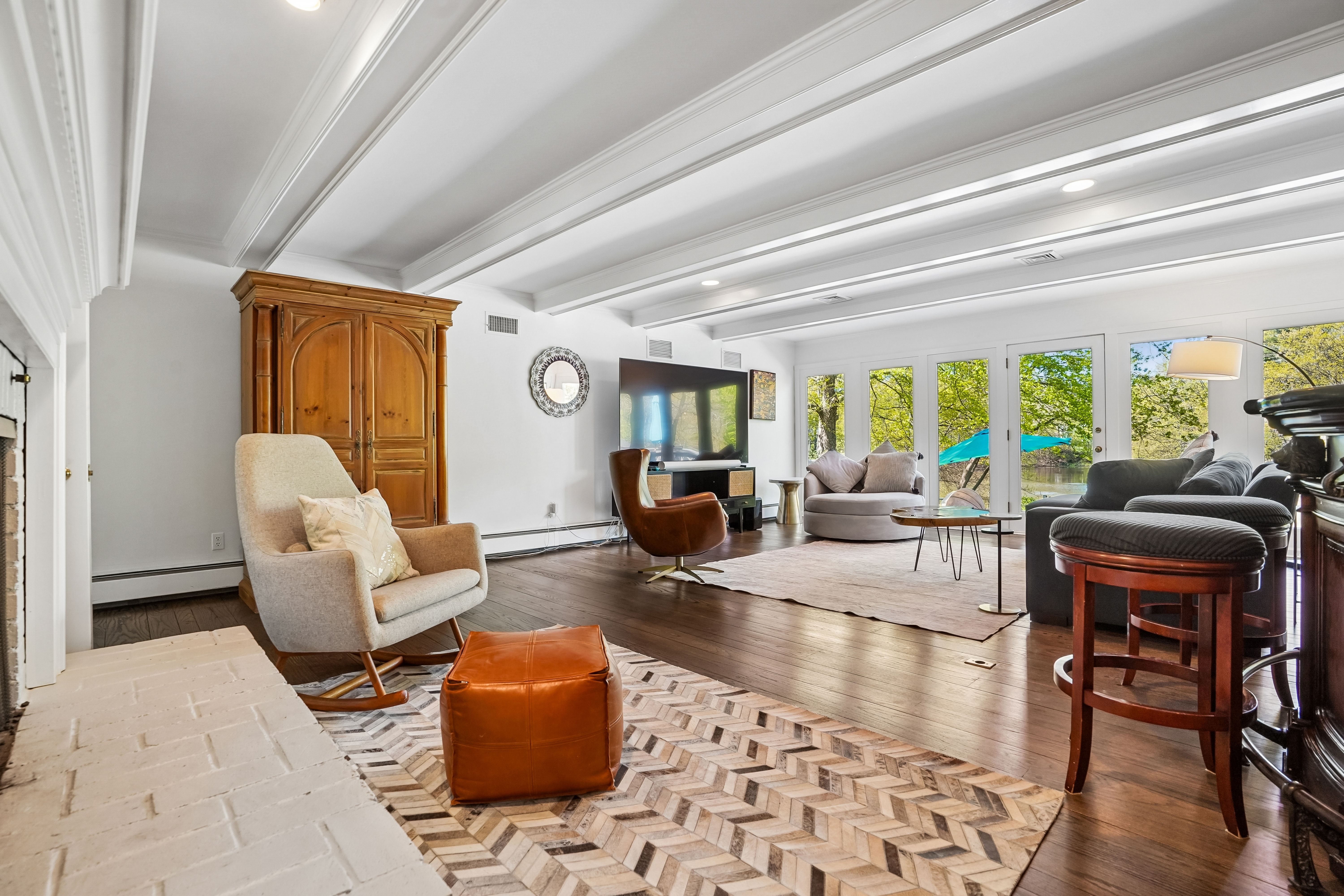 372 Lakeview Drive 