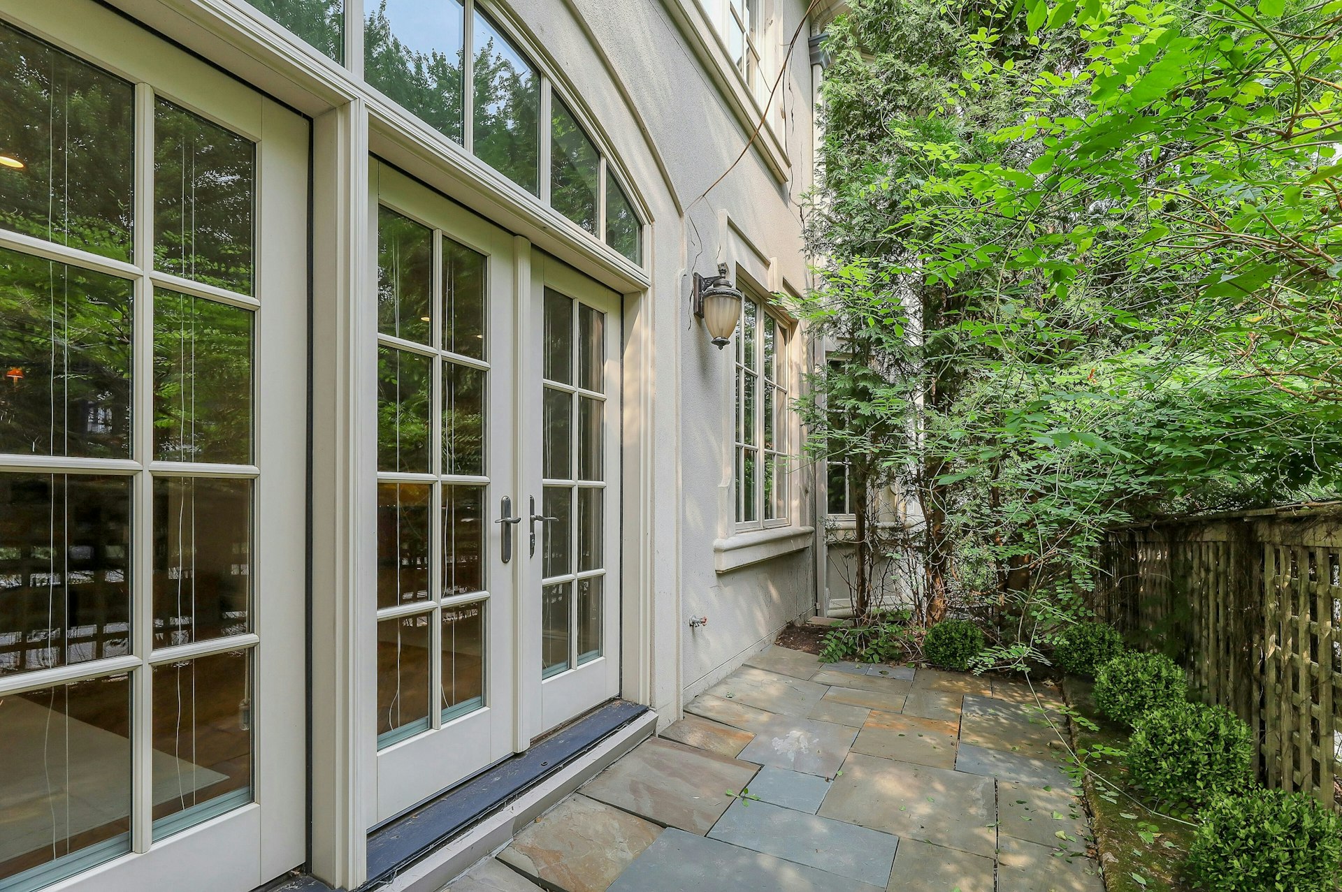 414 Bellaire Drive 