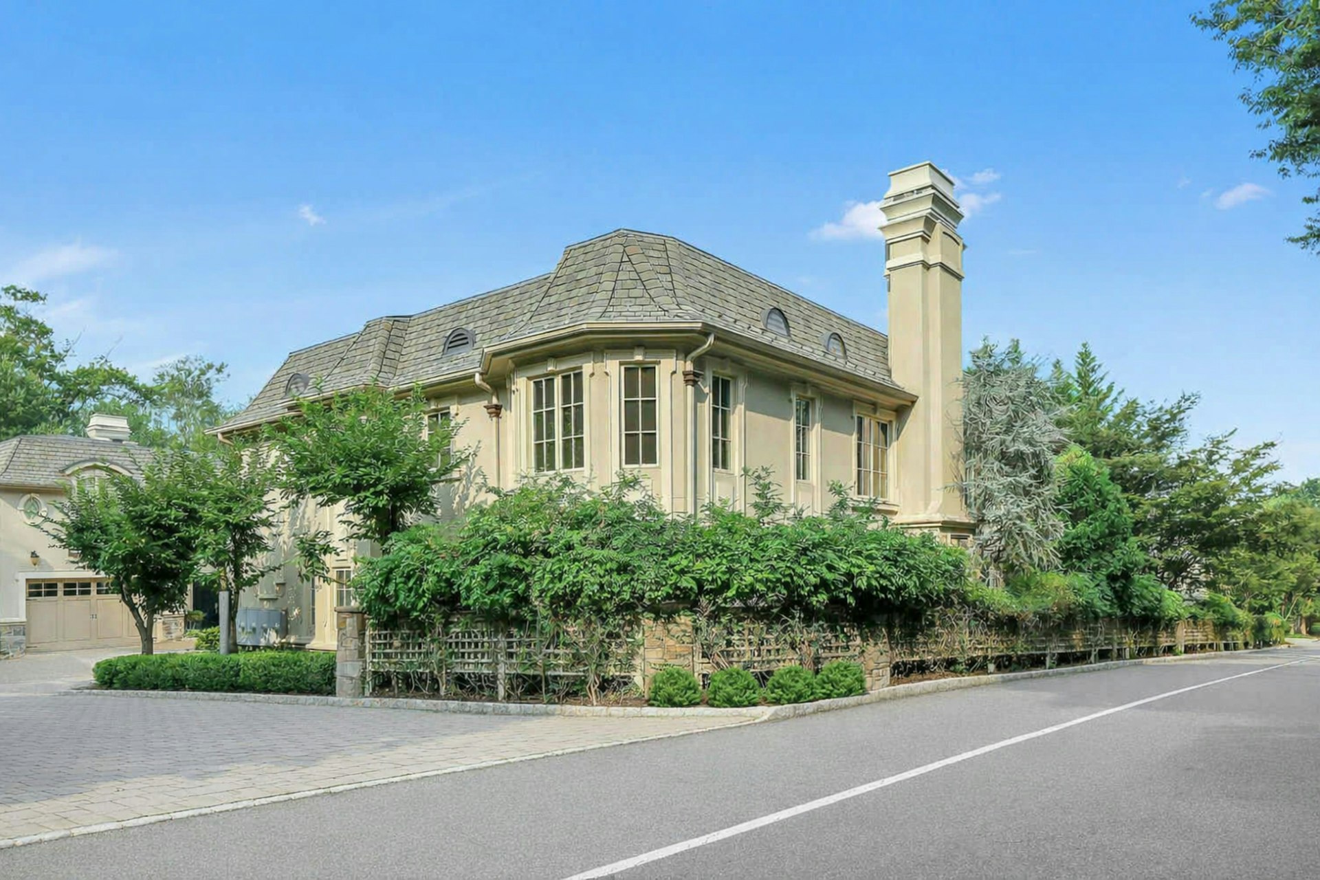 414 Bellaire Drive 