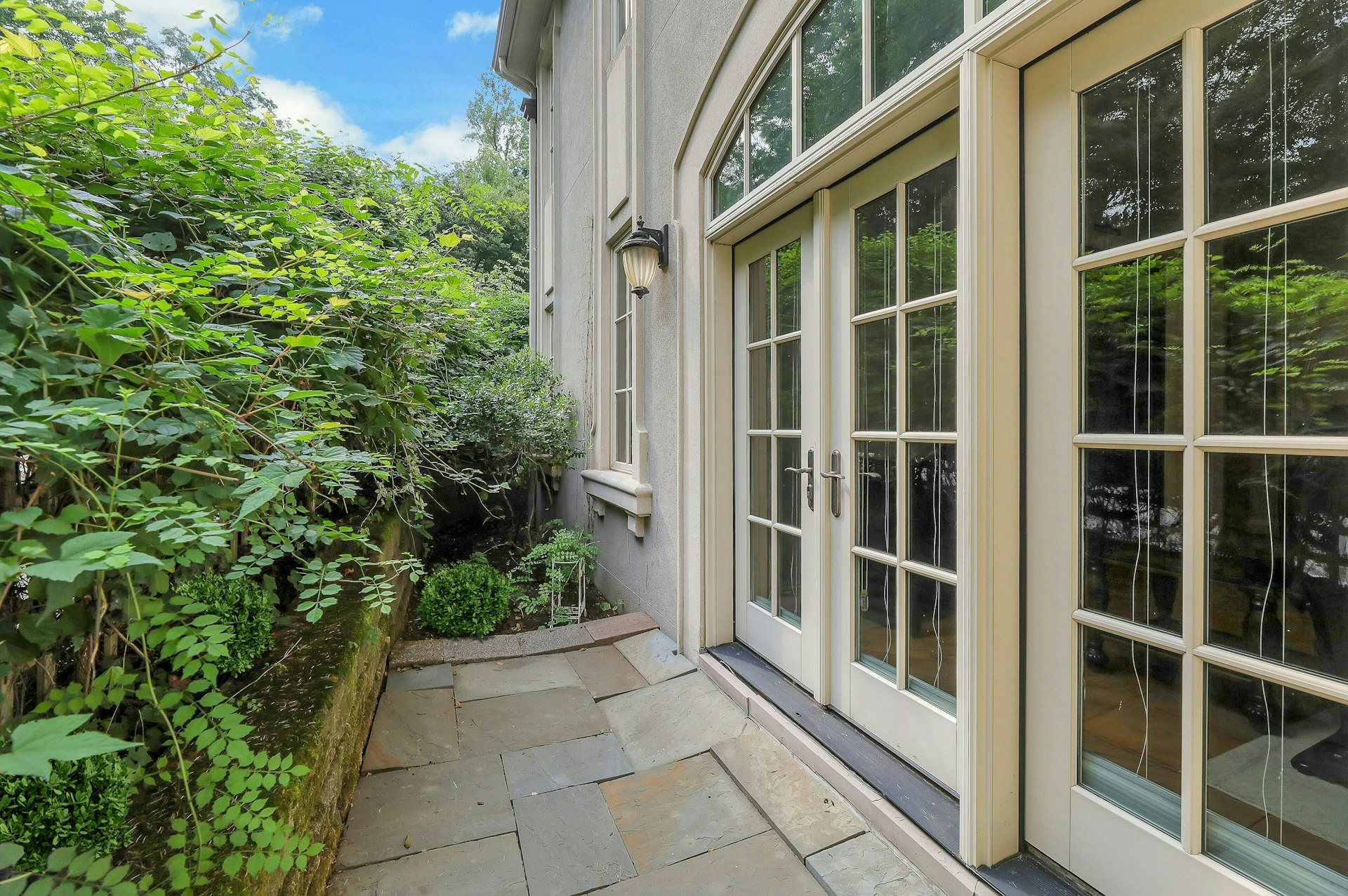 414 Bellaire Drive 