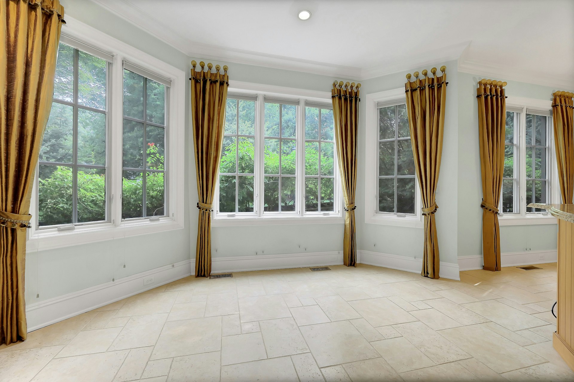 414 Bellaire Drive 