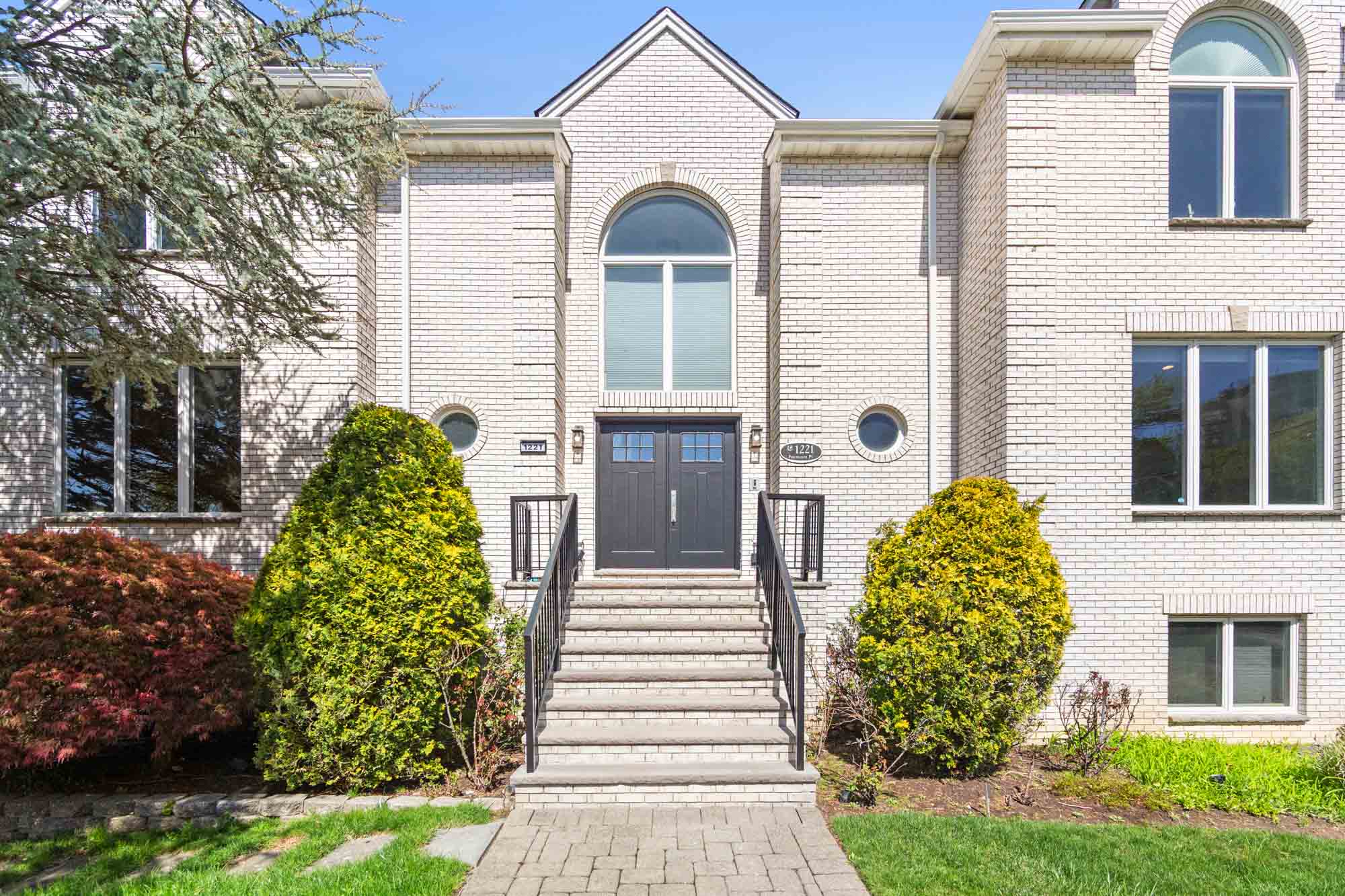 1221 Fairmount Place
