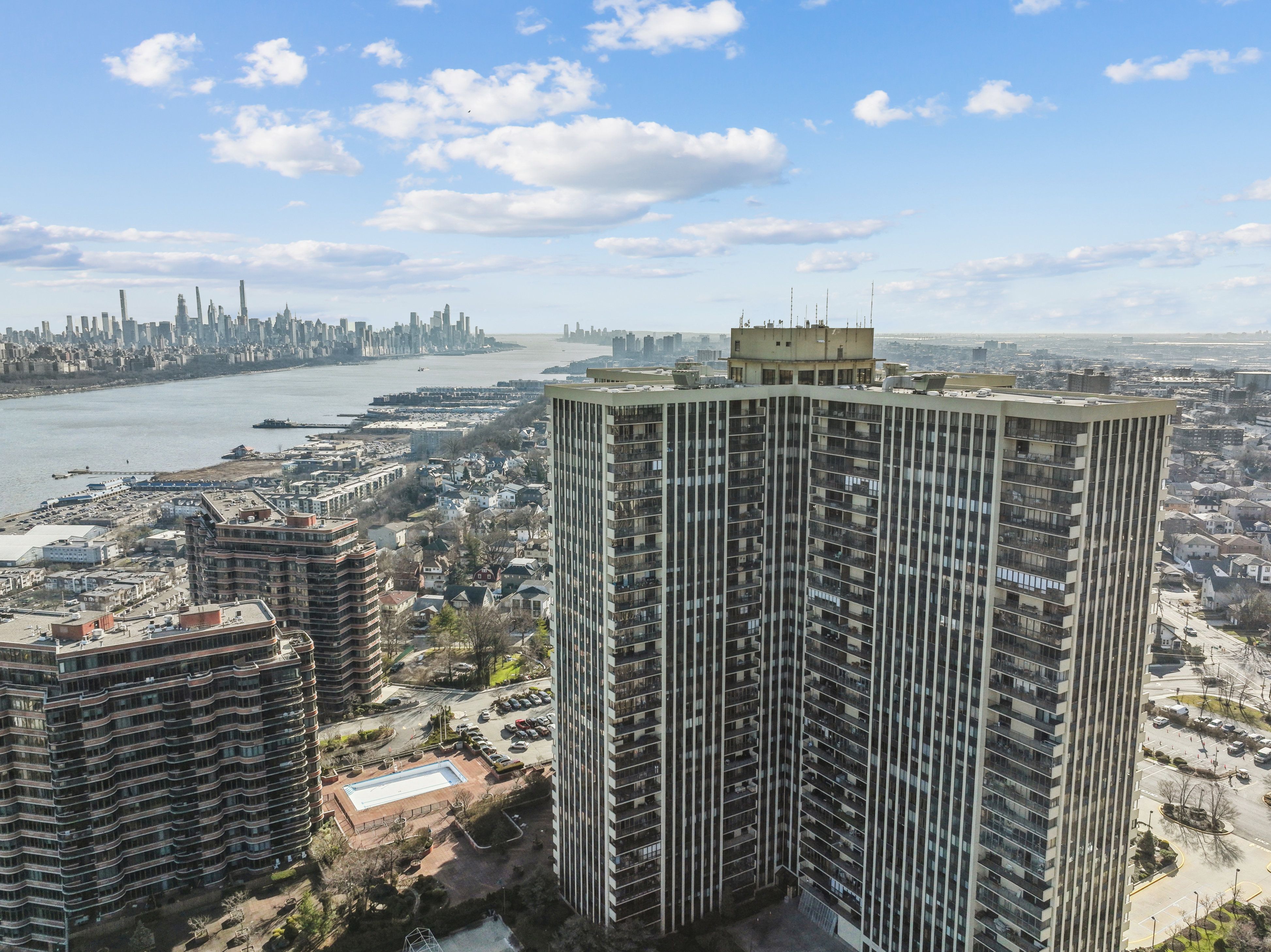 300 Winston Drive #923