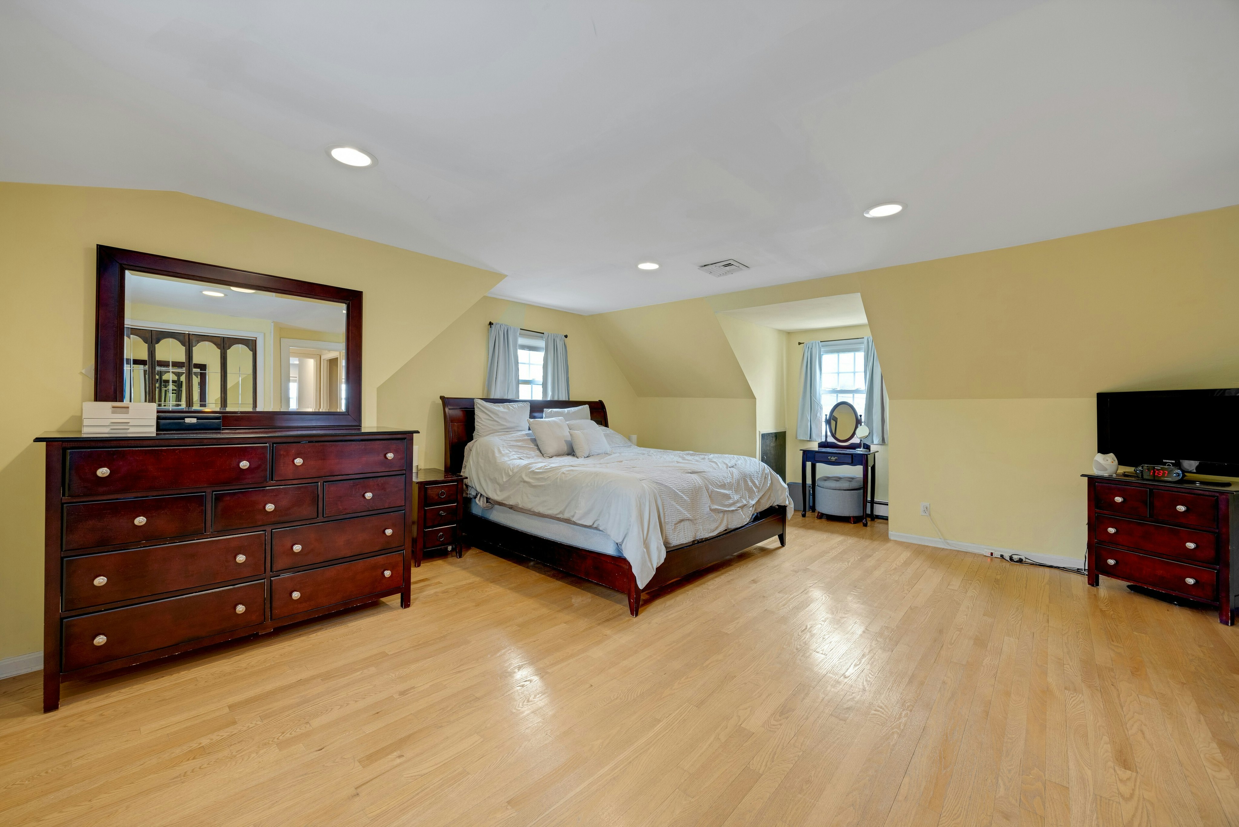 237 North Avenue 