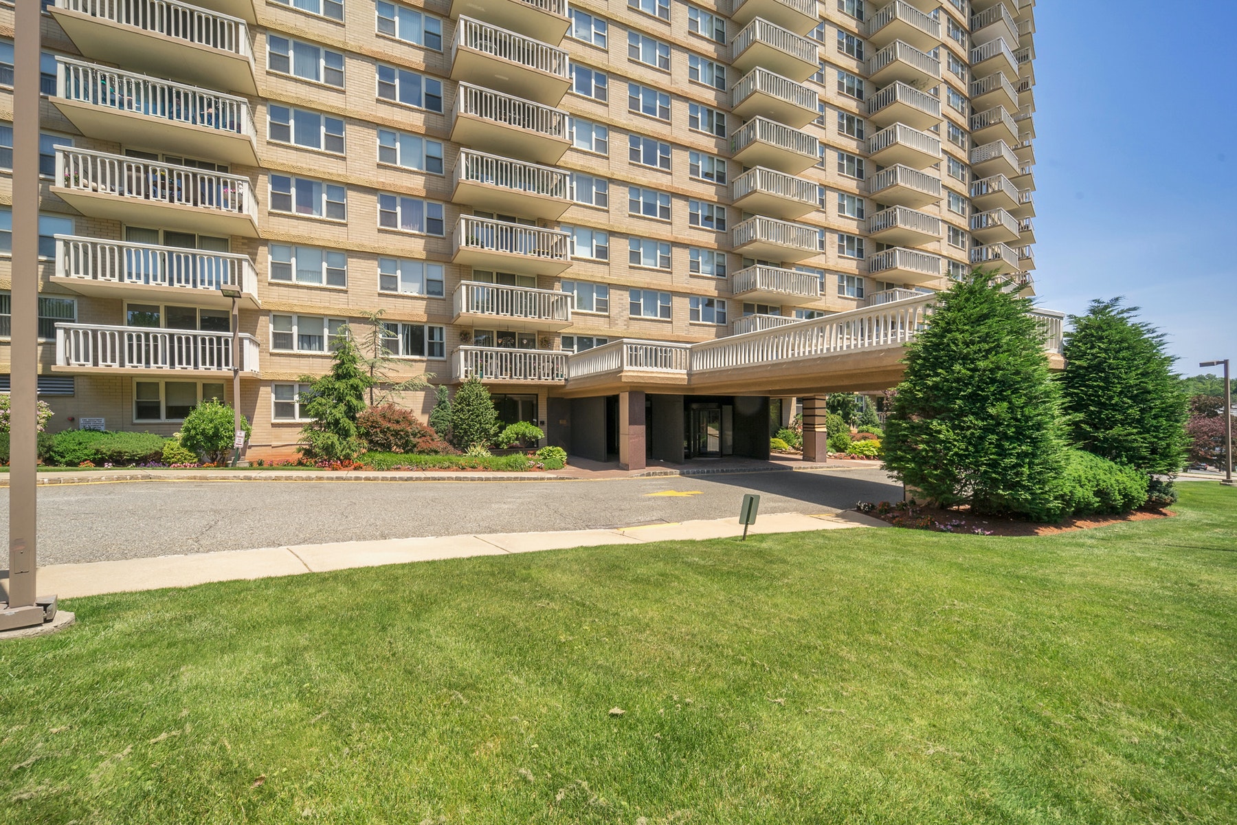 555 North Avenue #1V