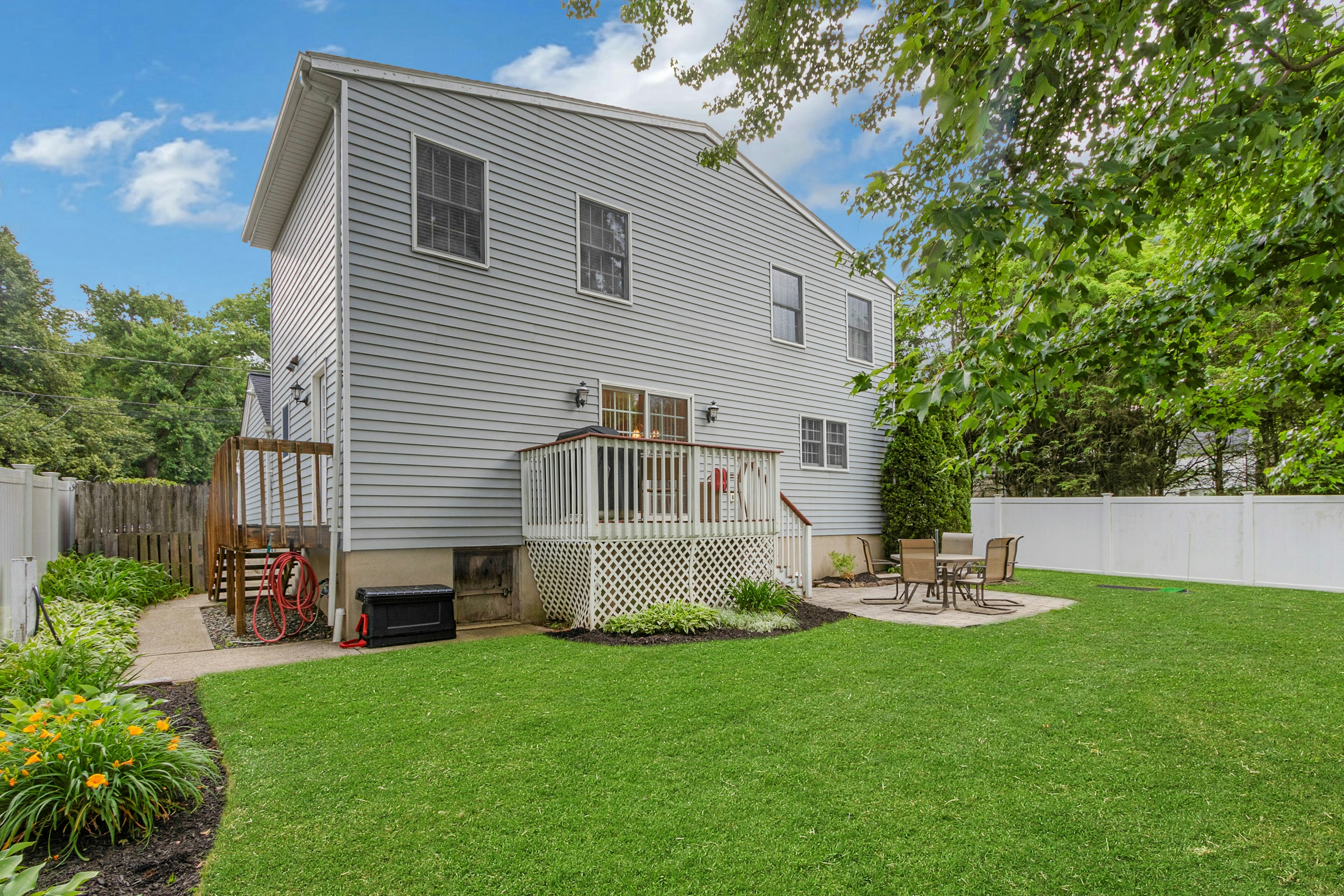 15 Colonial Road 