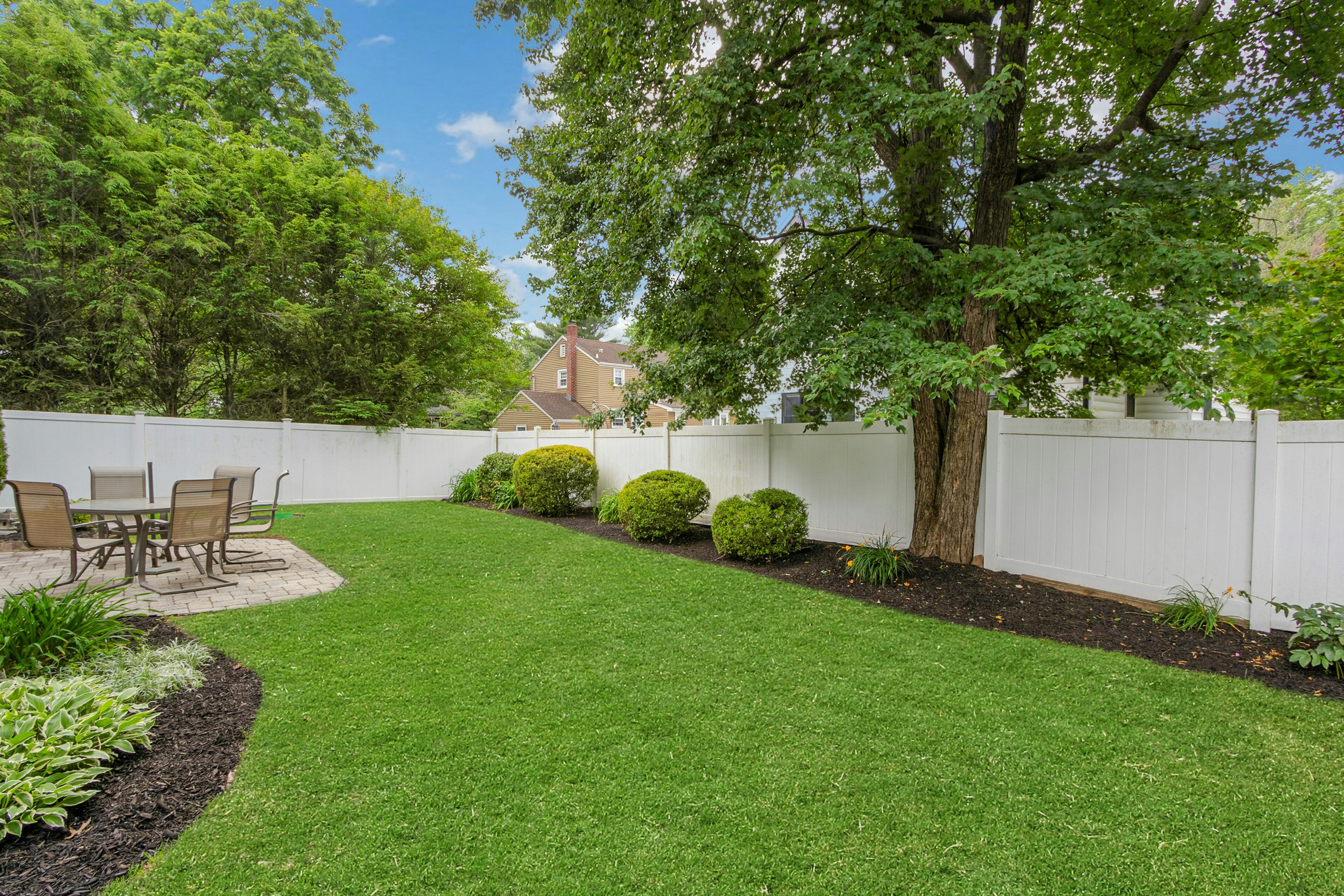 15 Colonial Road 