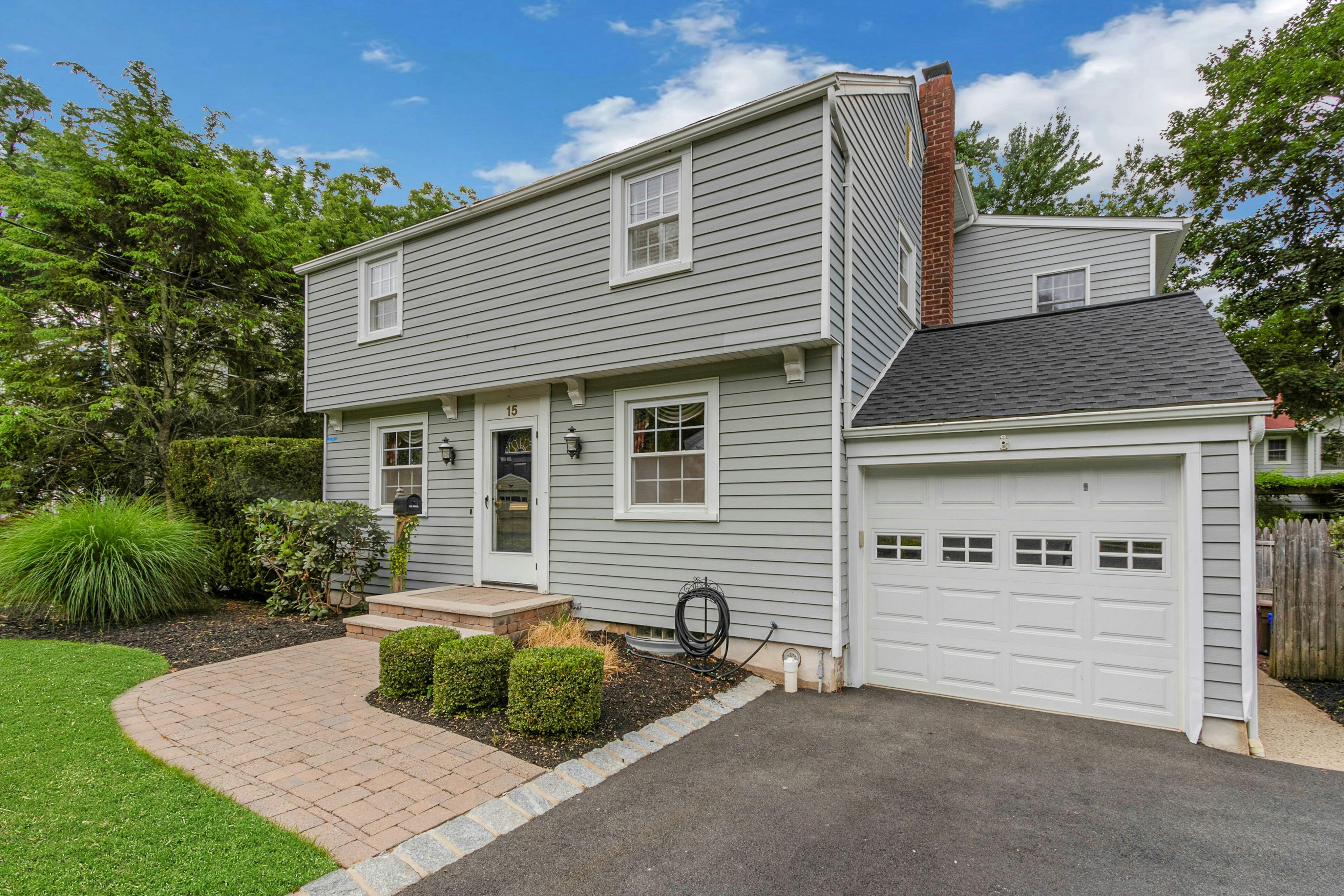 15 Colonial Road 