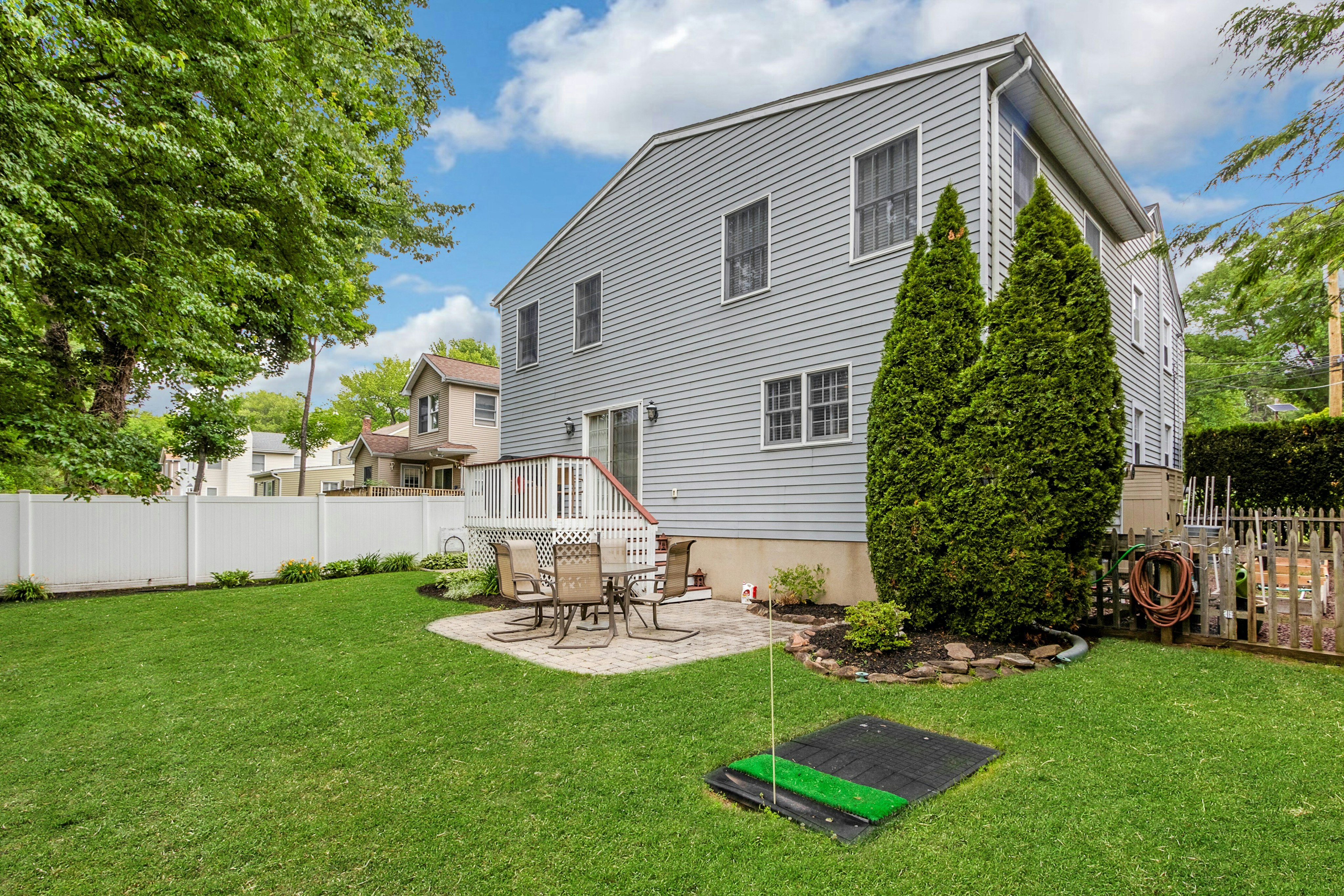 15 Colonial Road 