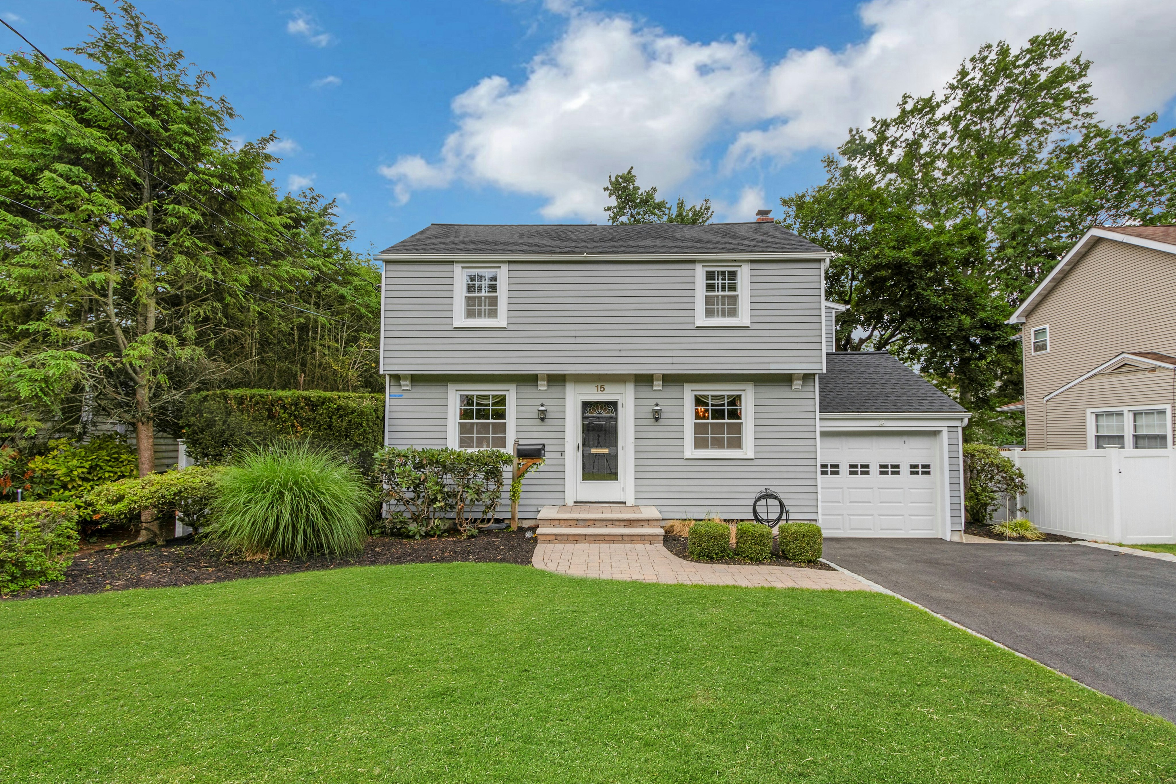 15 Colonial Road 