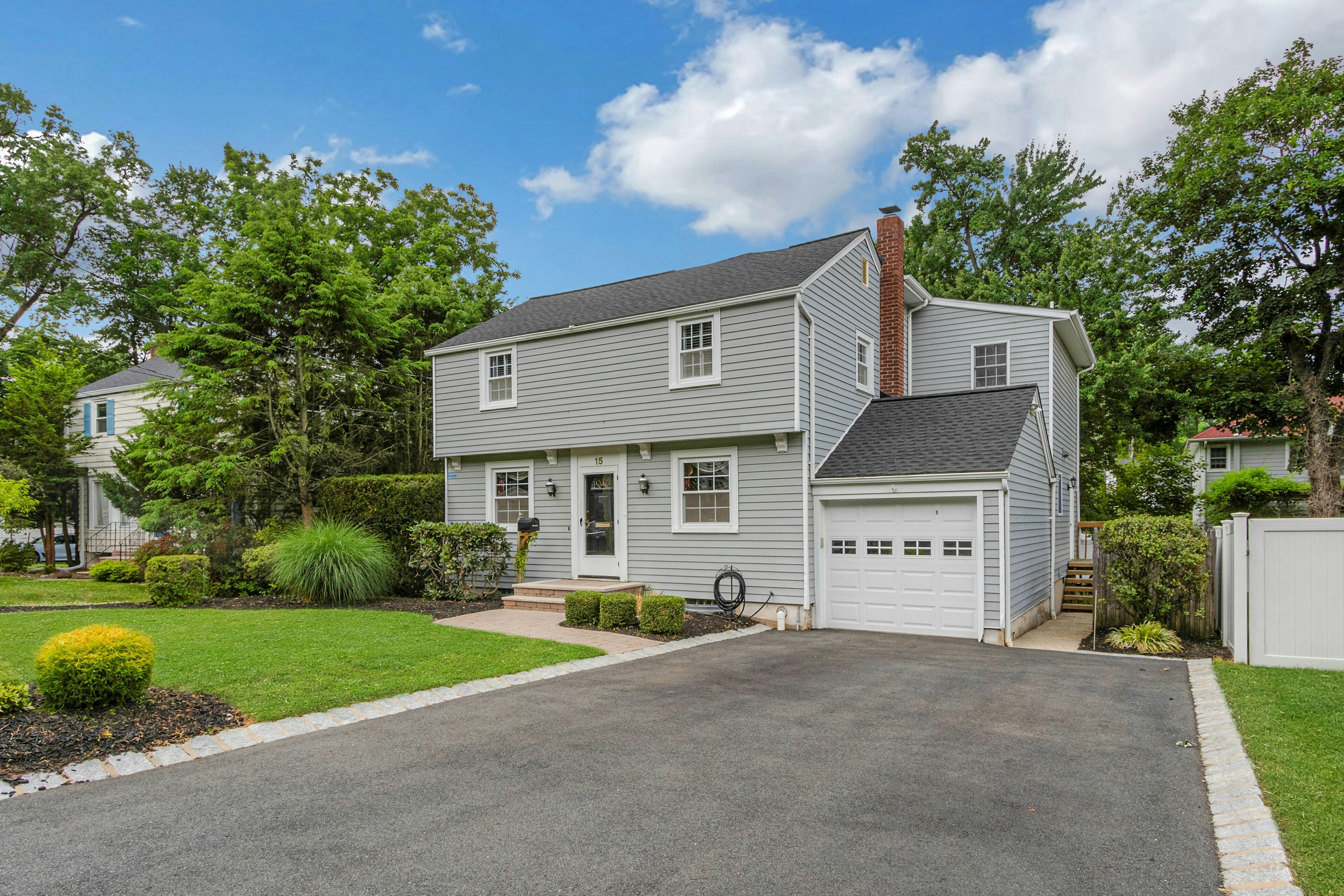 15 Colonial Road 