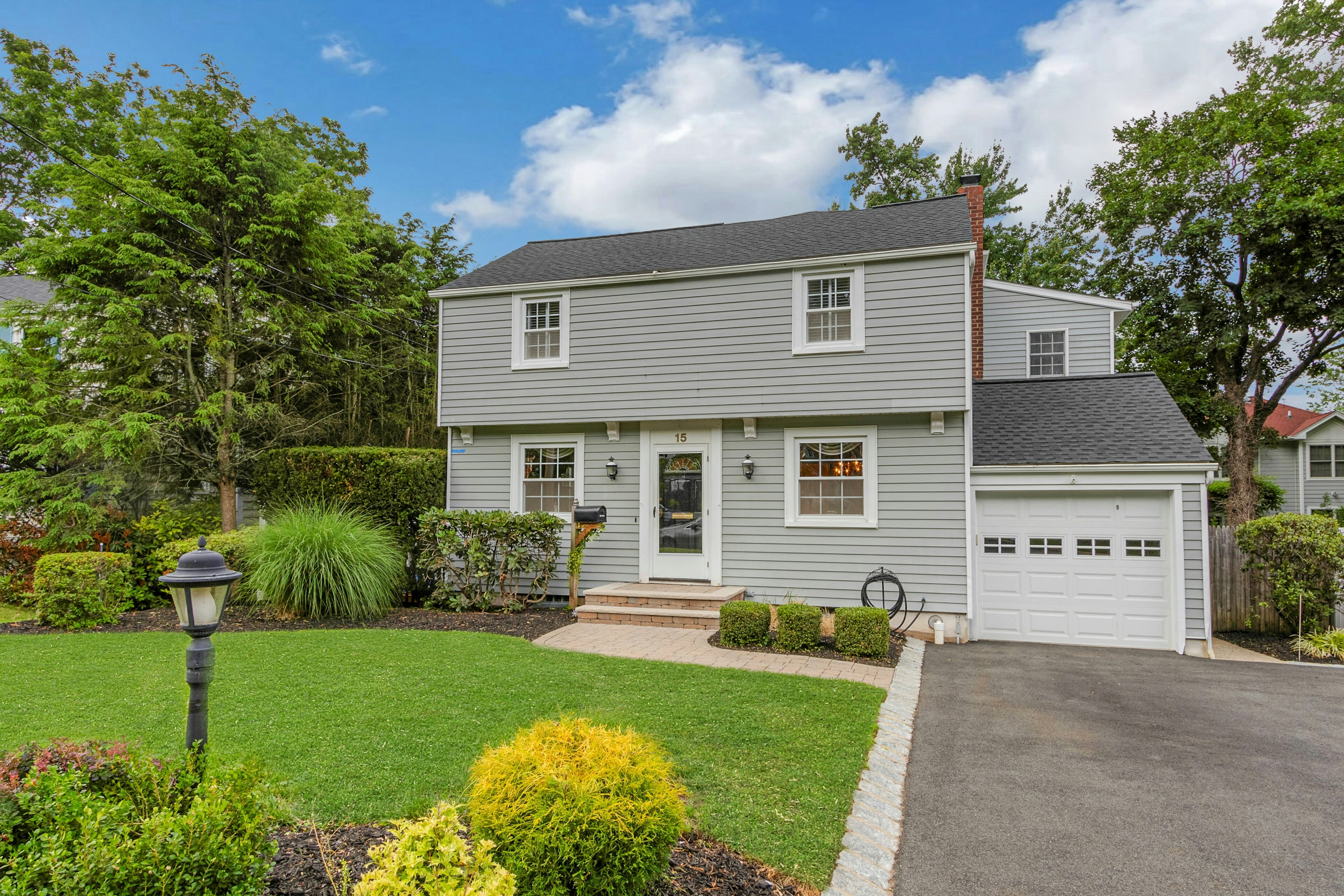 15 Colonial Road 