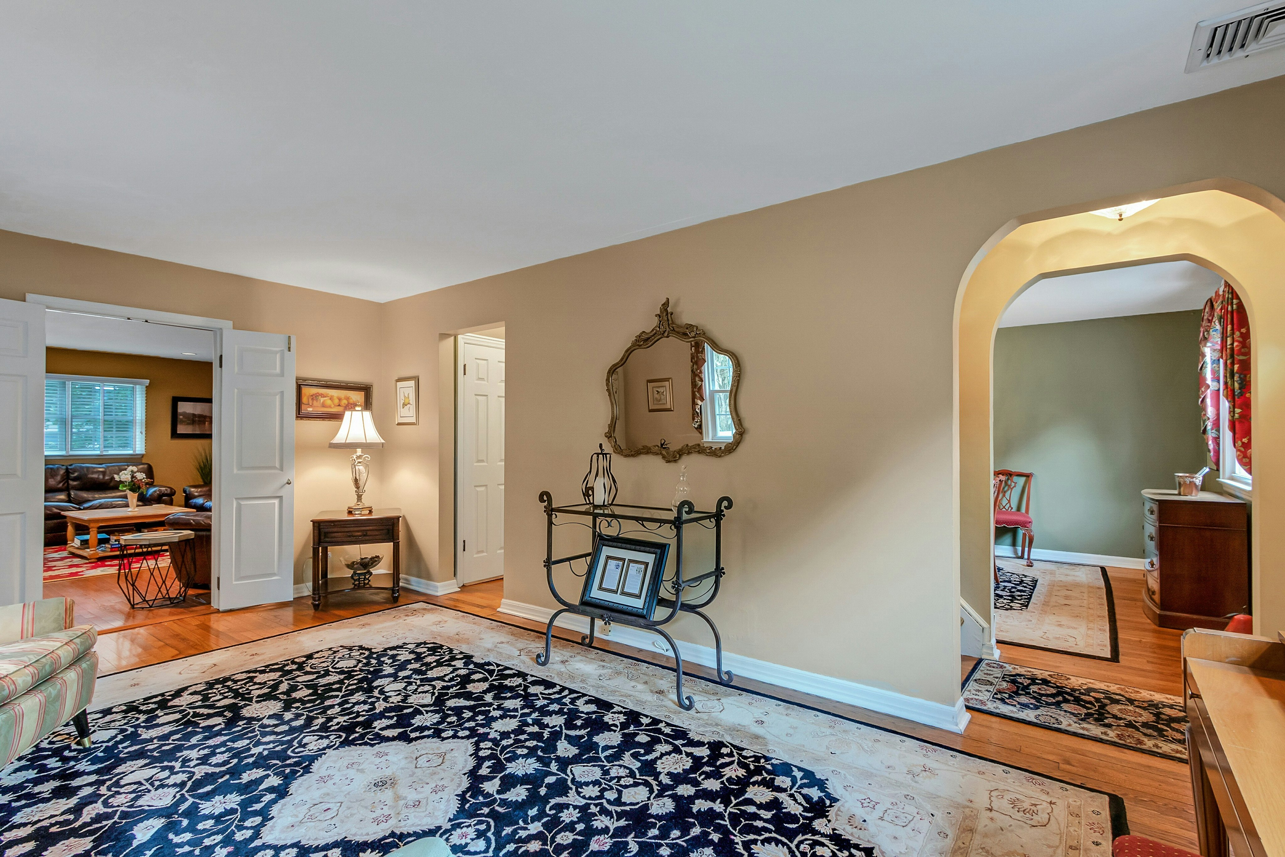 15 Colonial Road 