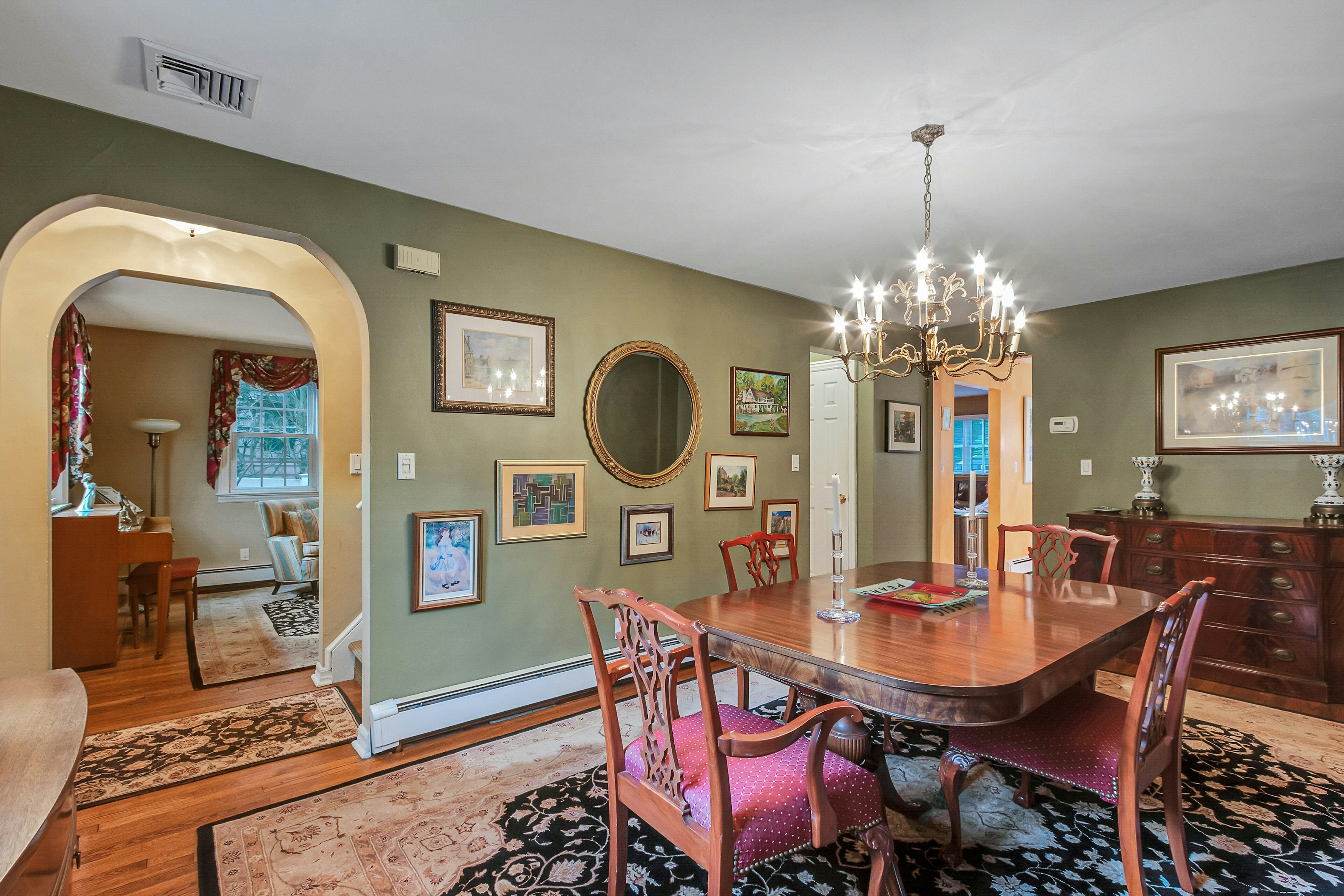 15 Colonial Road 
