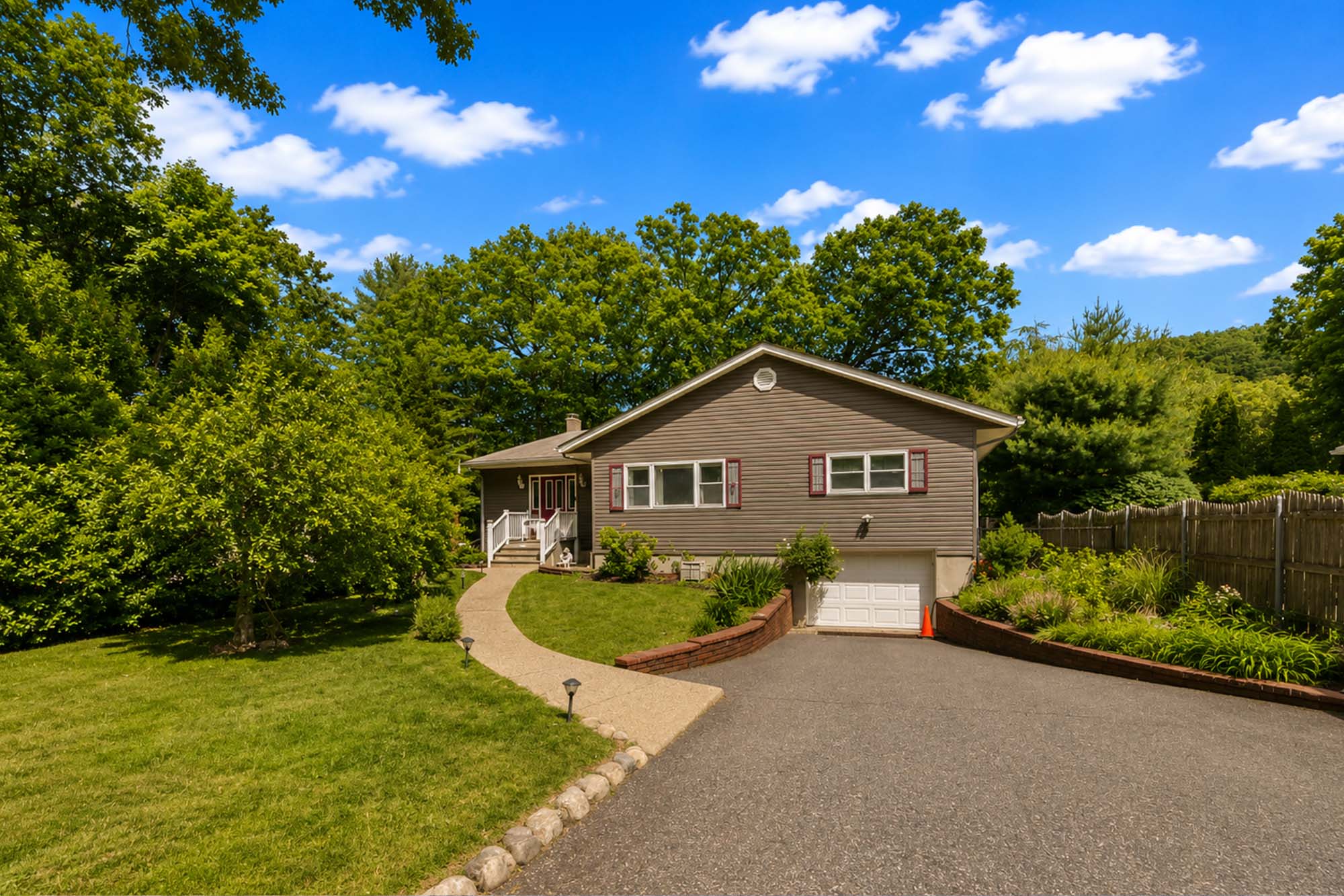 135 Skyline Lakes Drive 