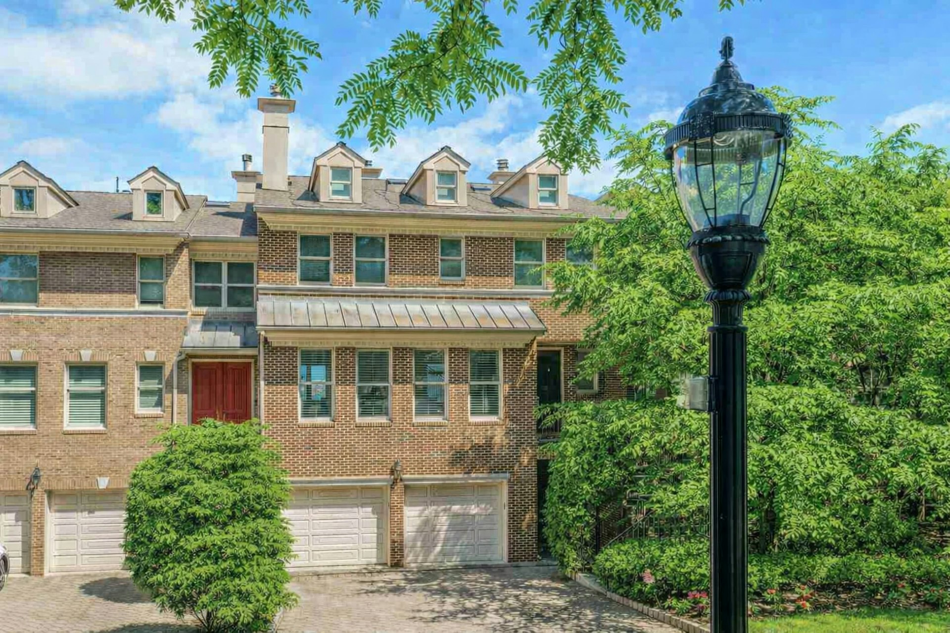 4 Ascot Way 