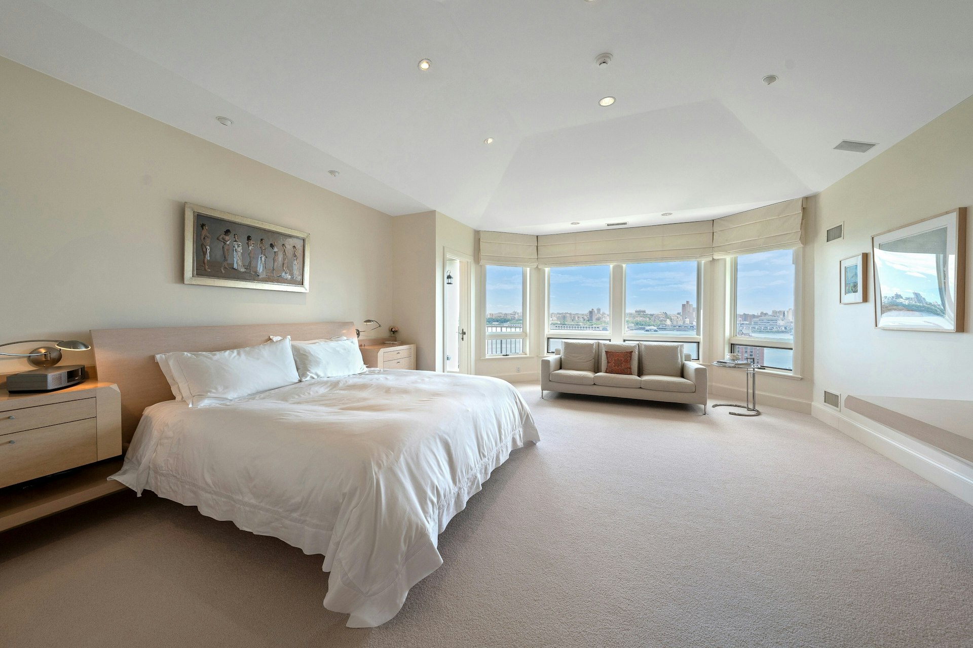4 Ascot Way 