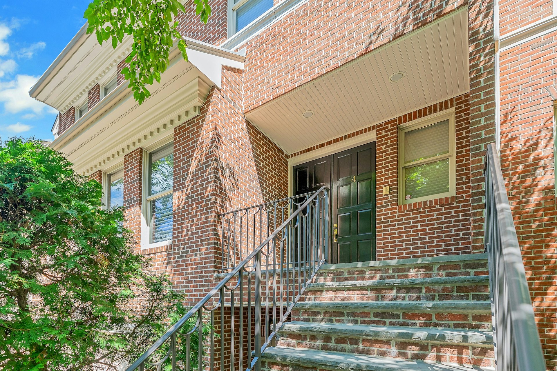 4 Ascot Way 