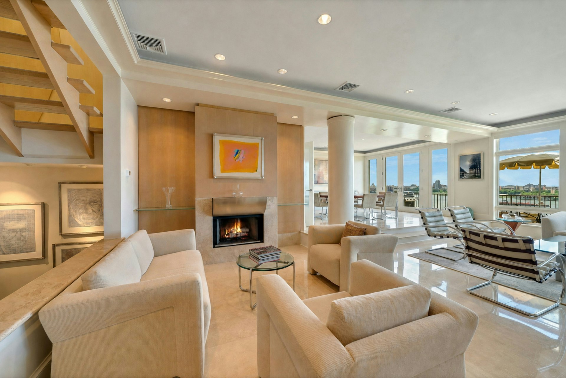 4 Ascot Way 