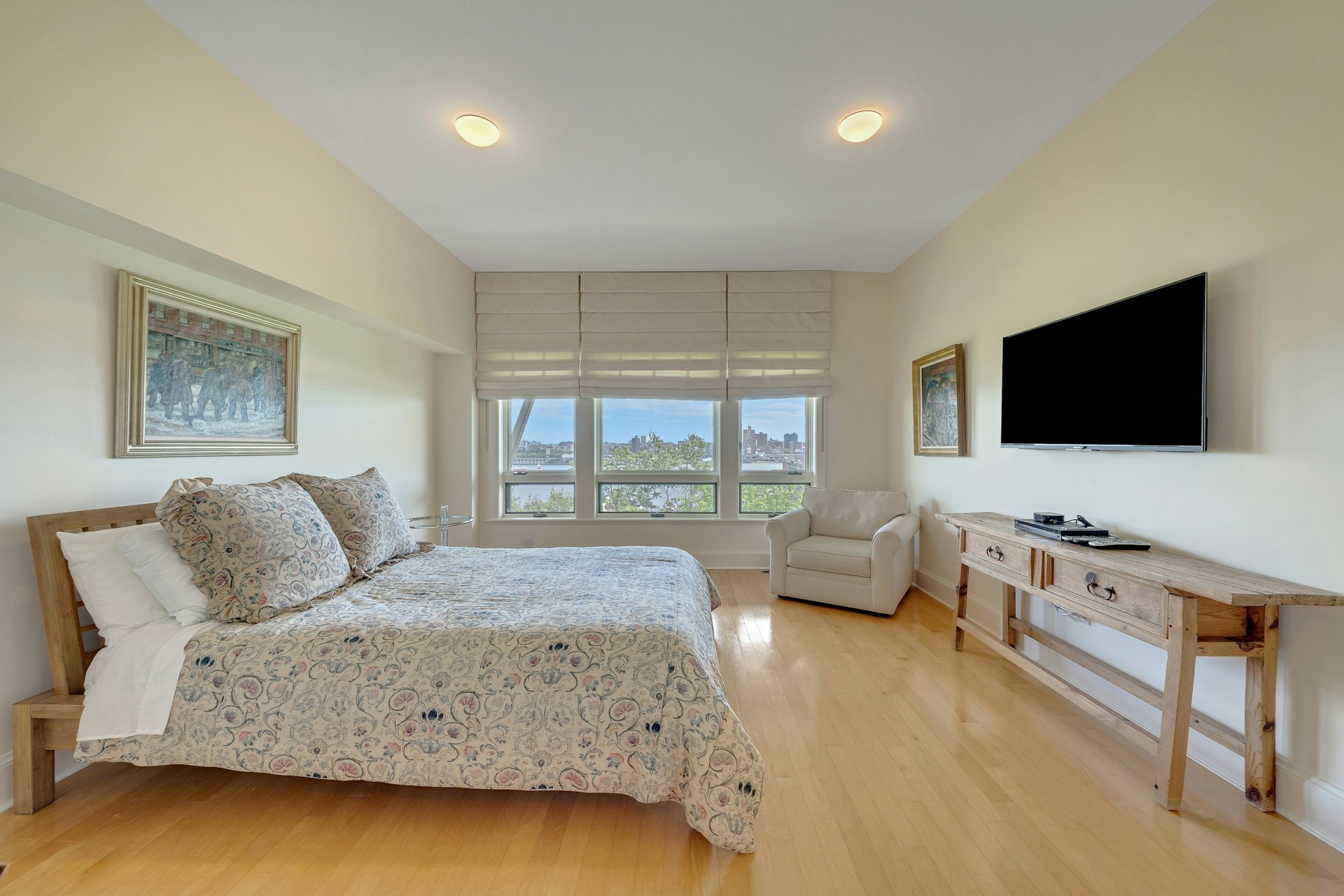 4 Ascot Way 