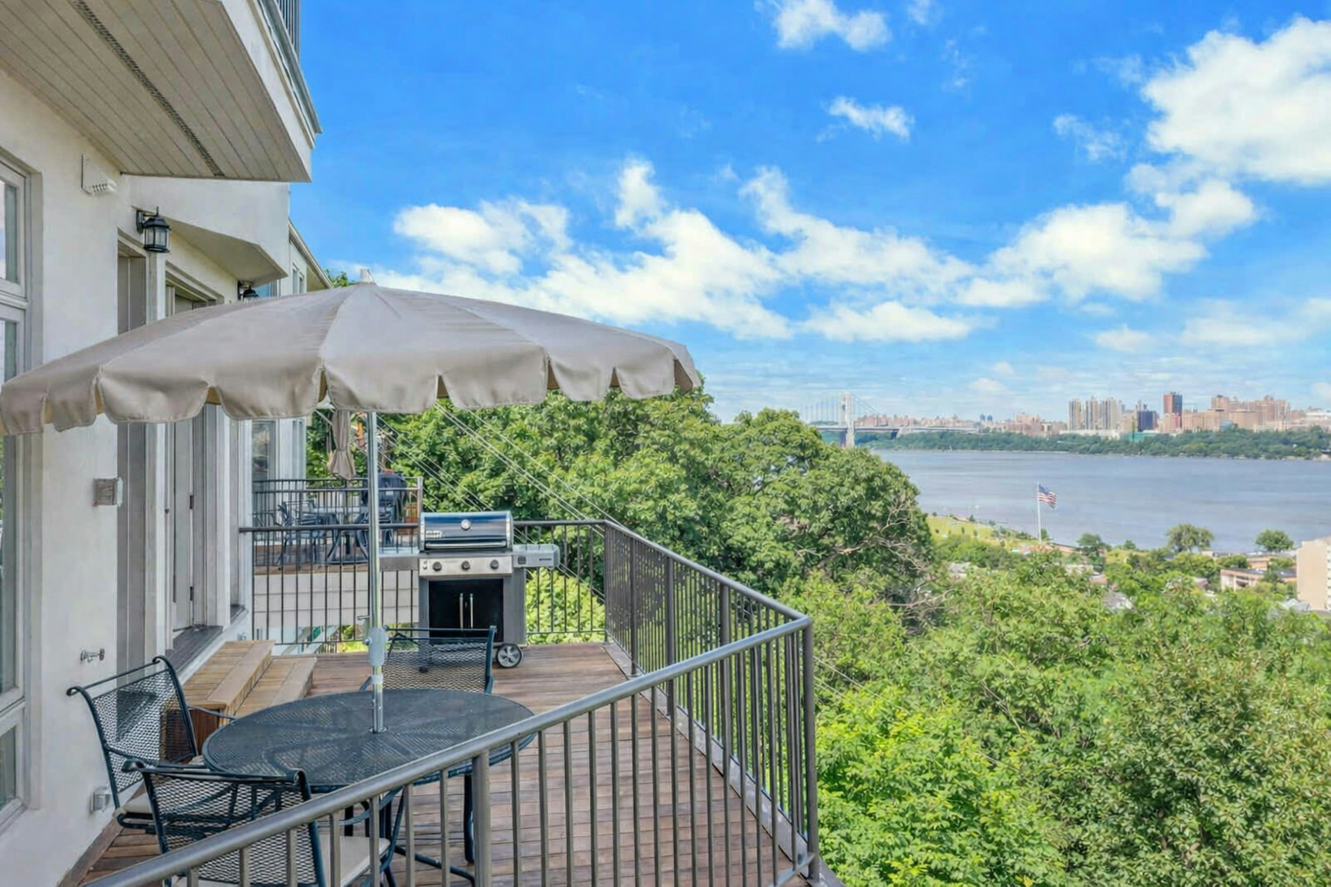 4 Ascot Way 