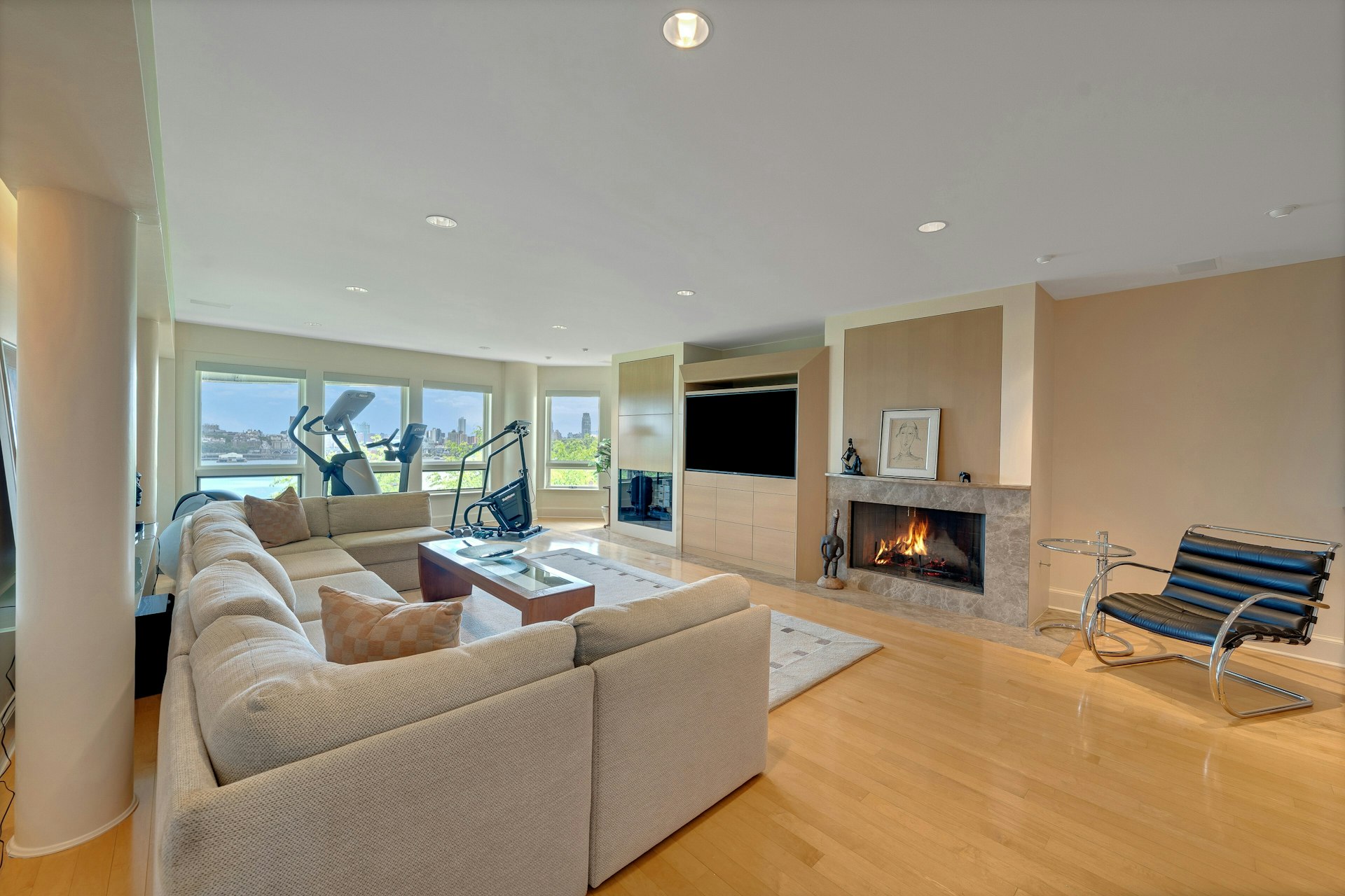 4 Ascot Way 