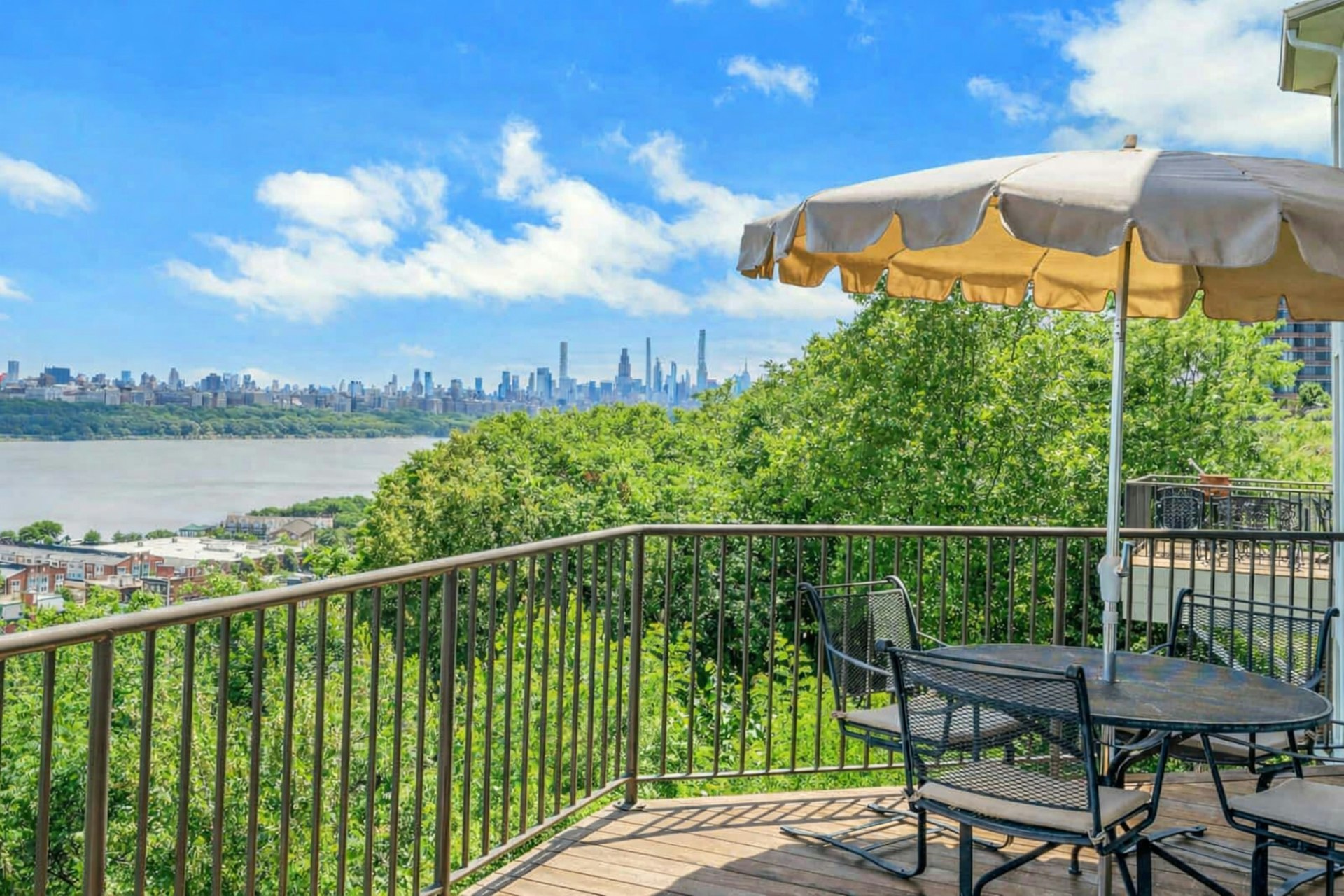 4 Ascot Way 