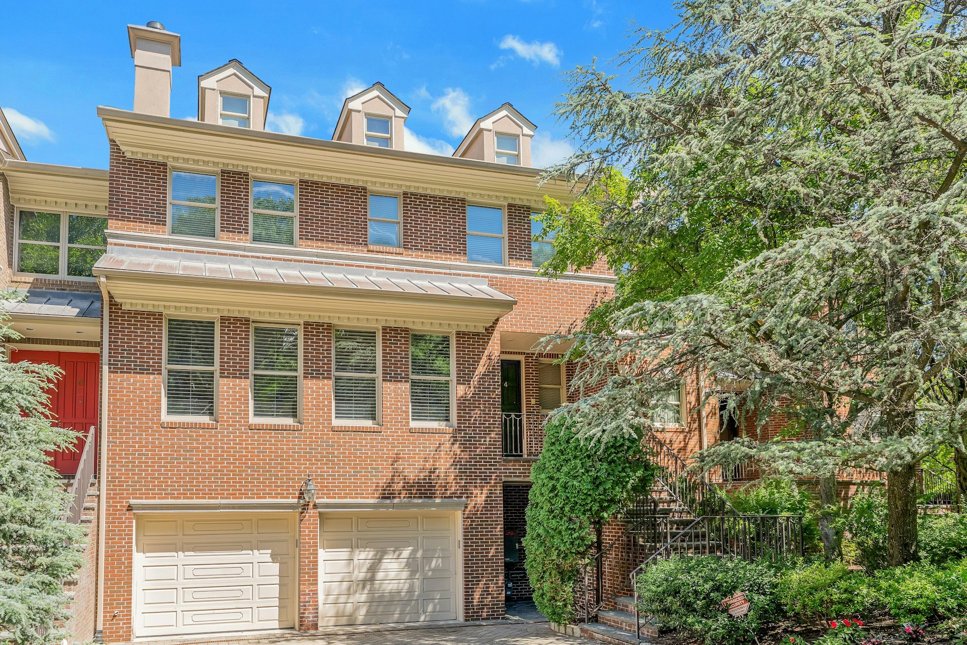4 Ascot Way 