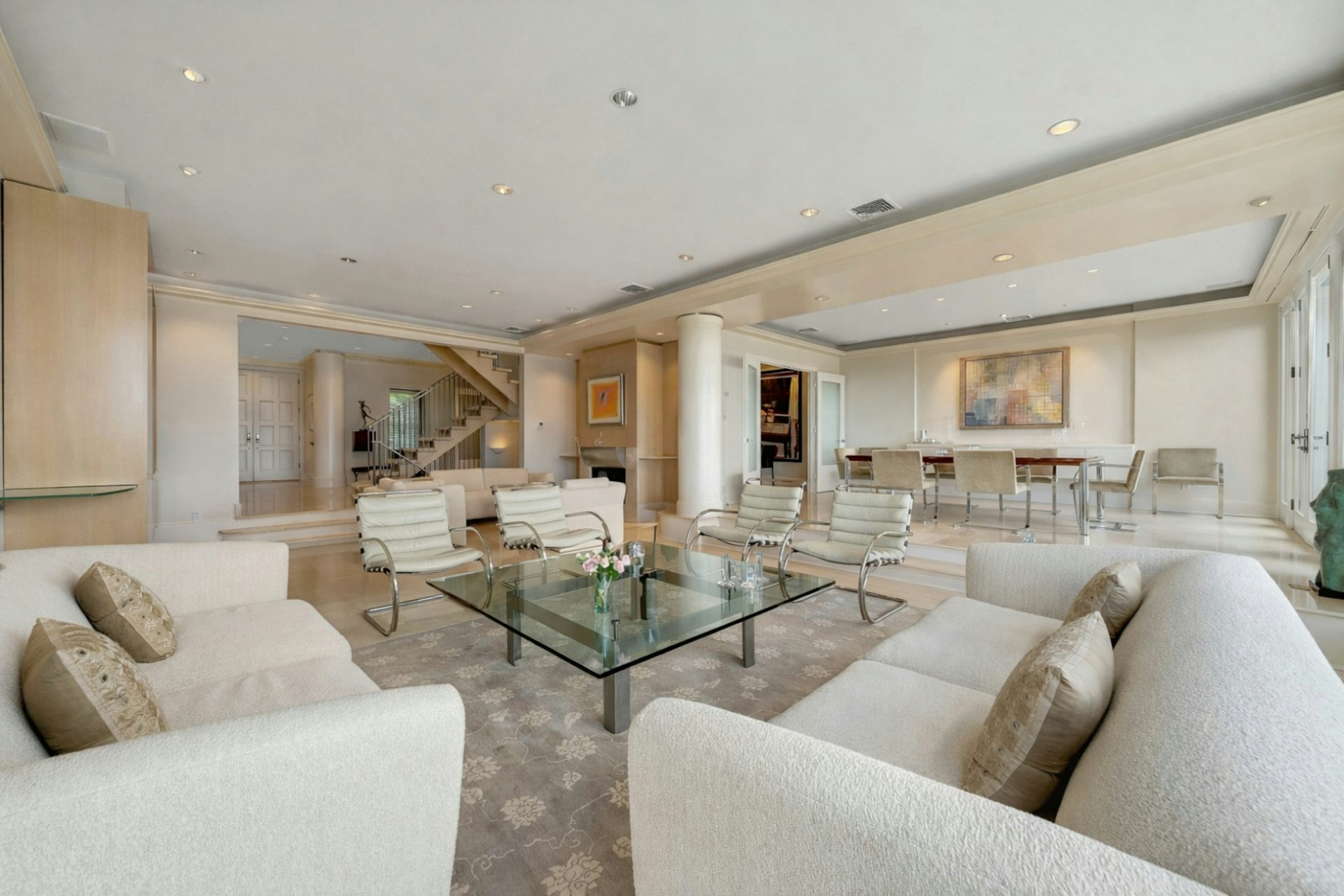 4 Ascot Way 