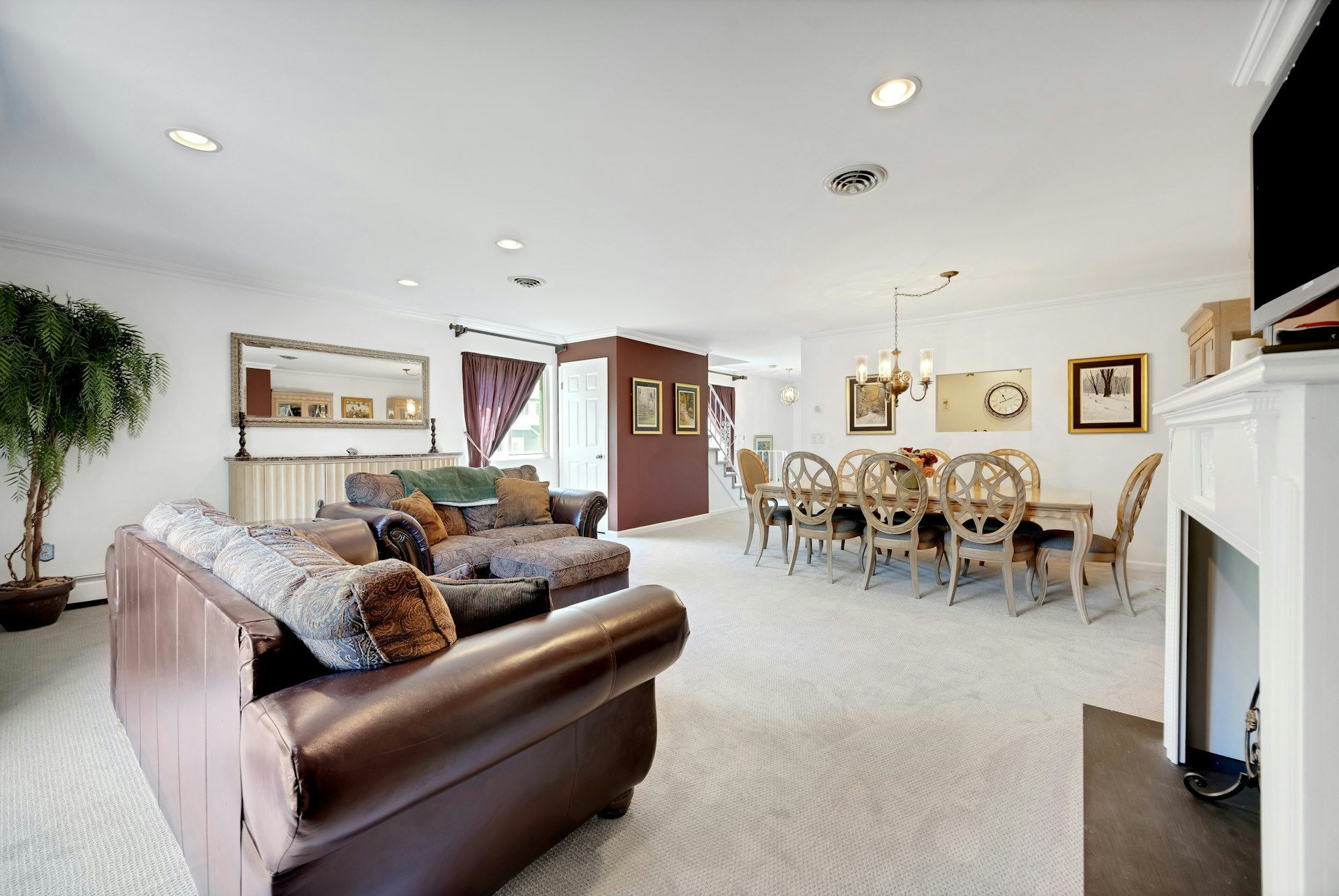 22 Hampton Court 422