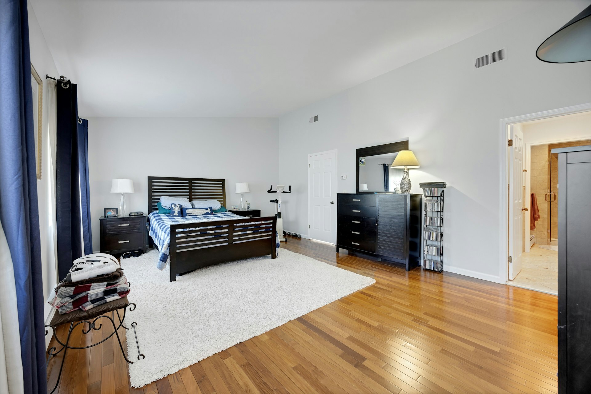 22 Hampton Court 422