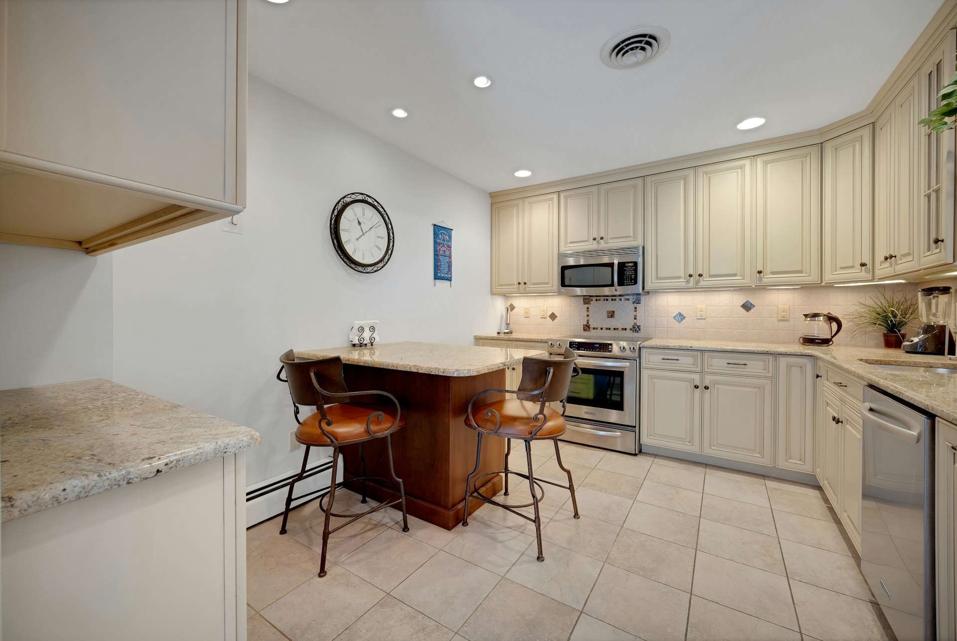22 Hampton Court 422