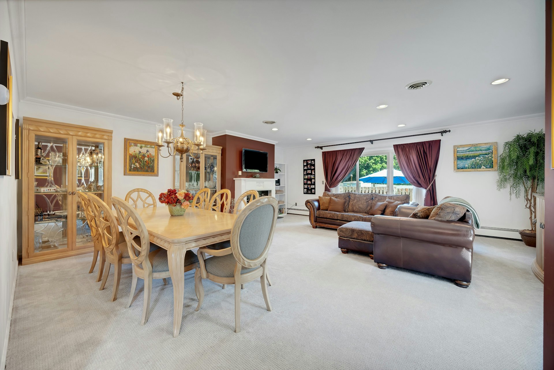 22 Hampton Court 422