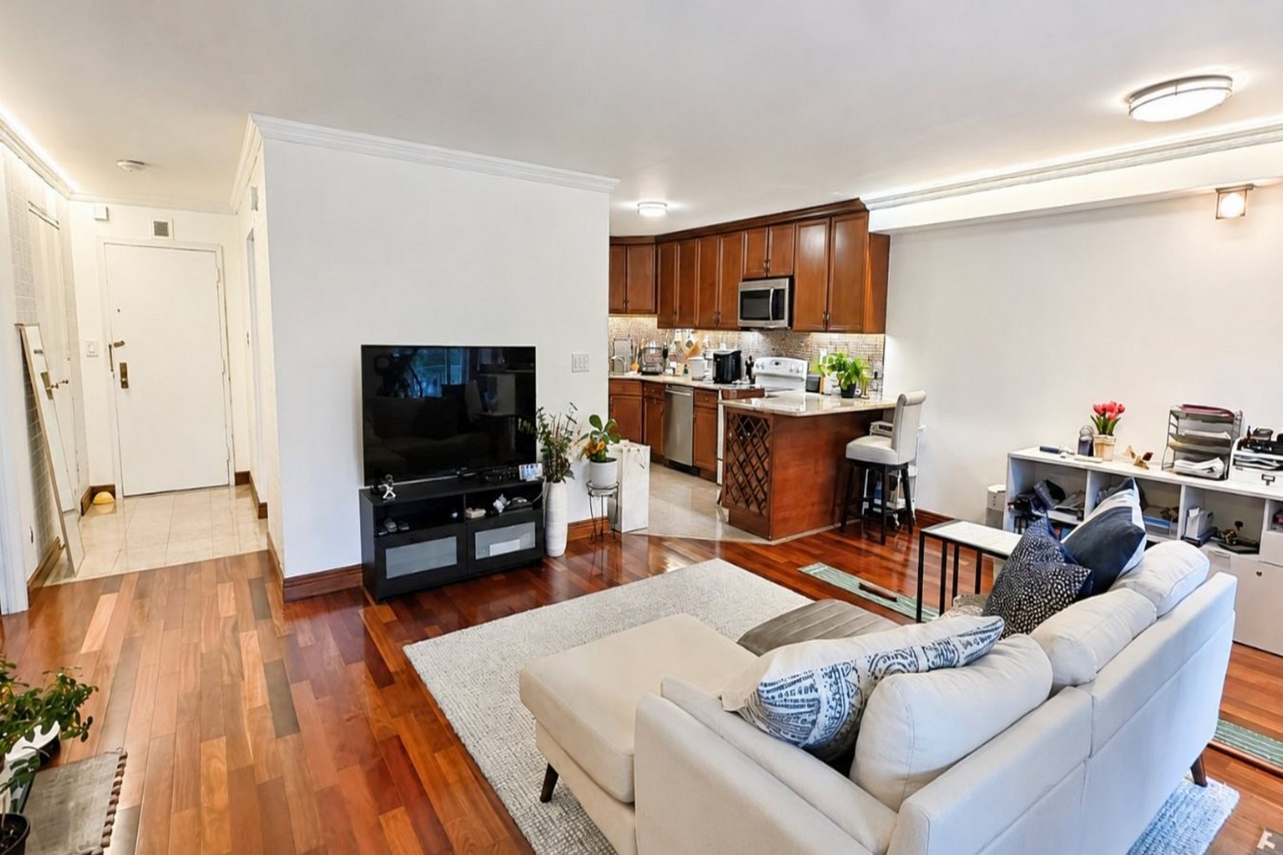 1055 River Road #302