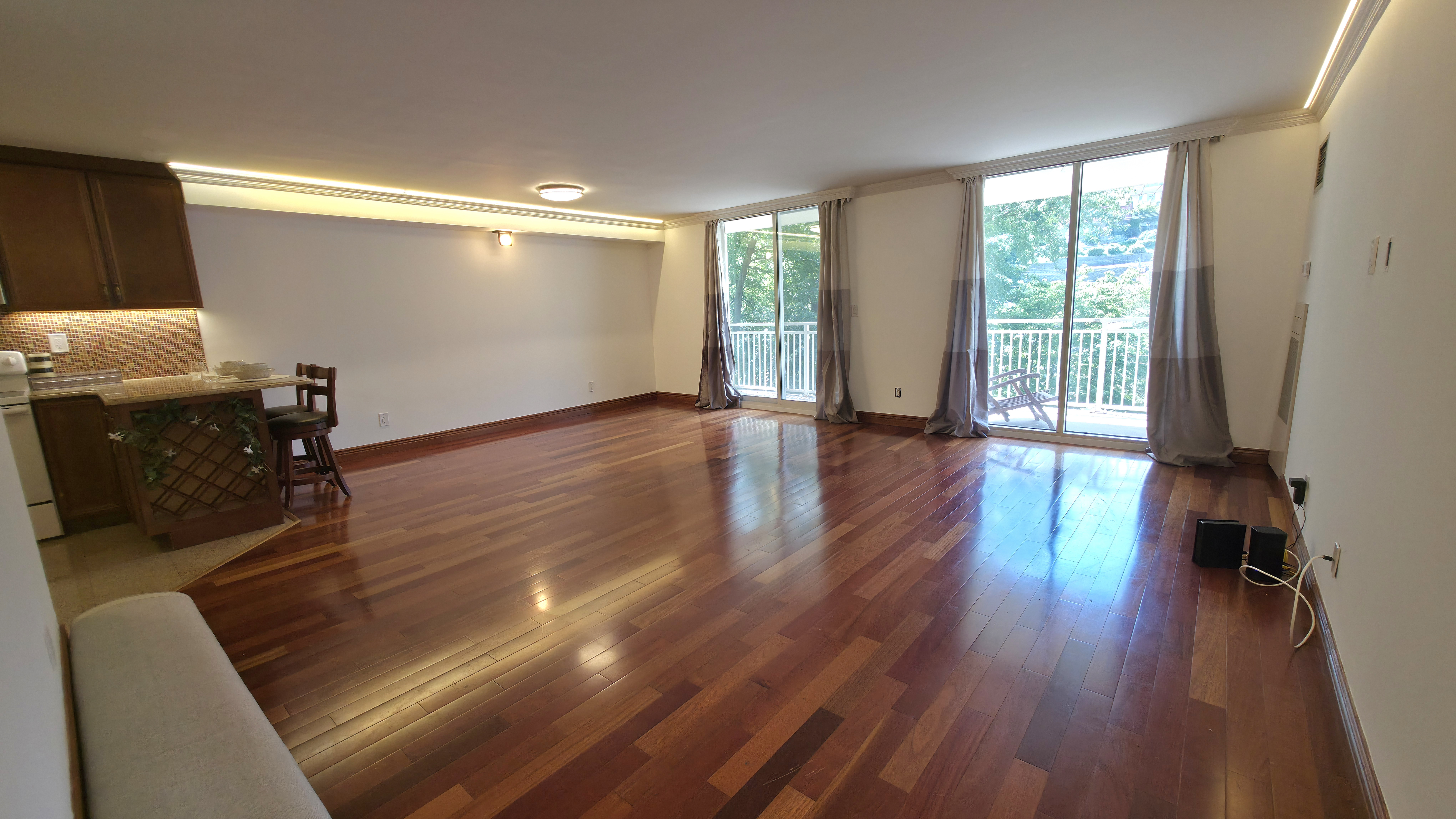 1055 River Road #302