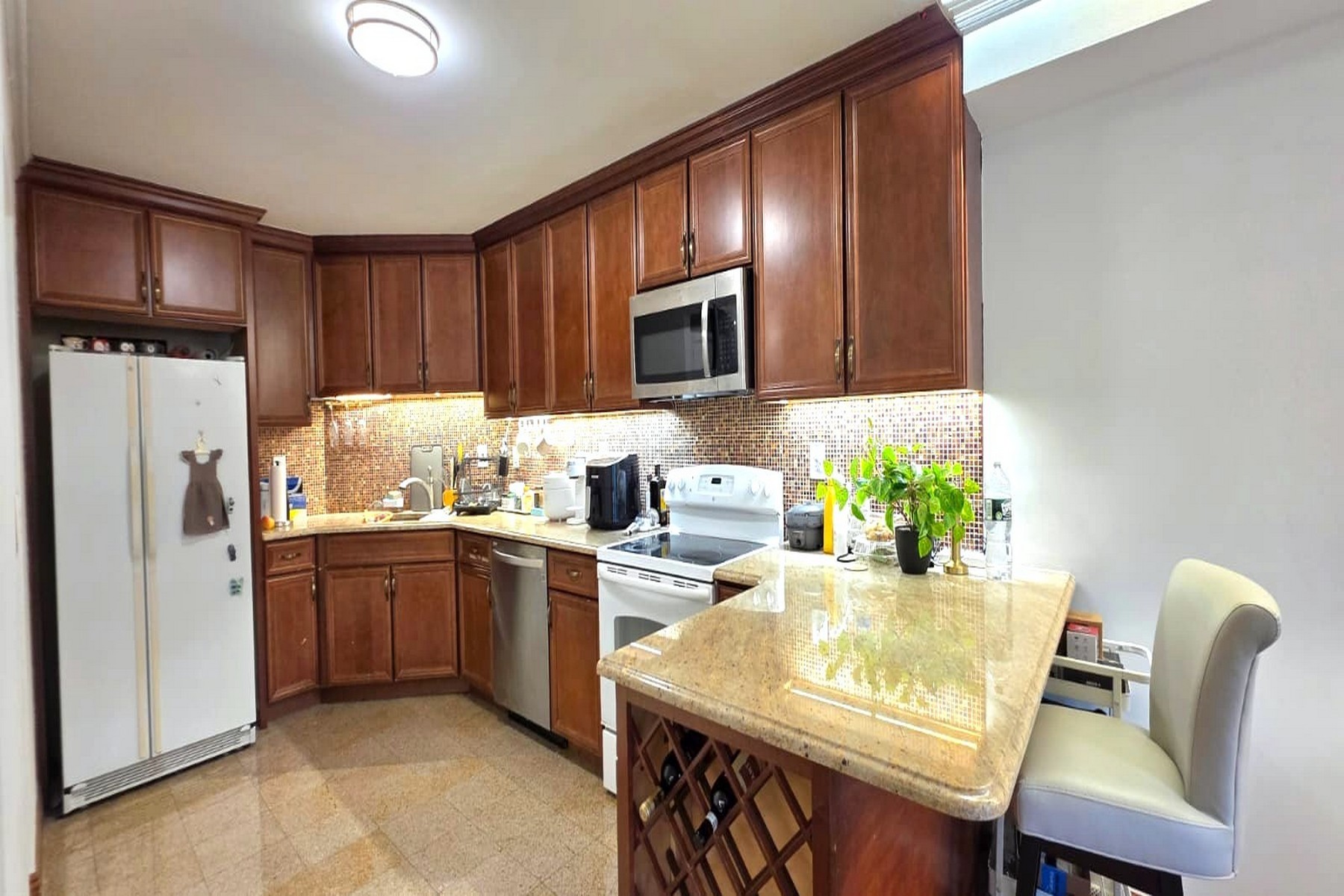 1055 River Road #302