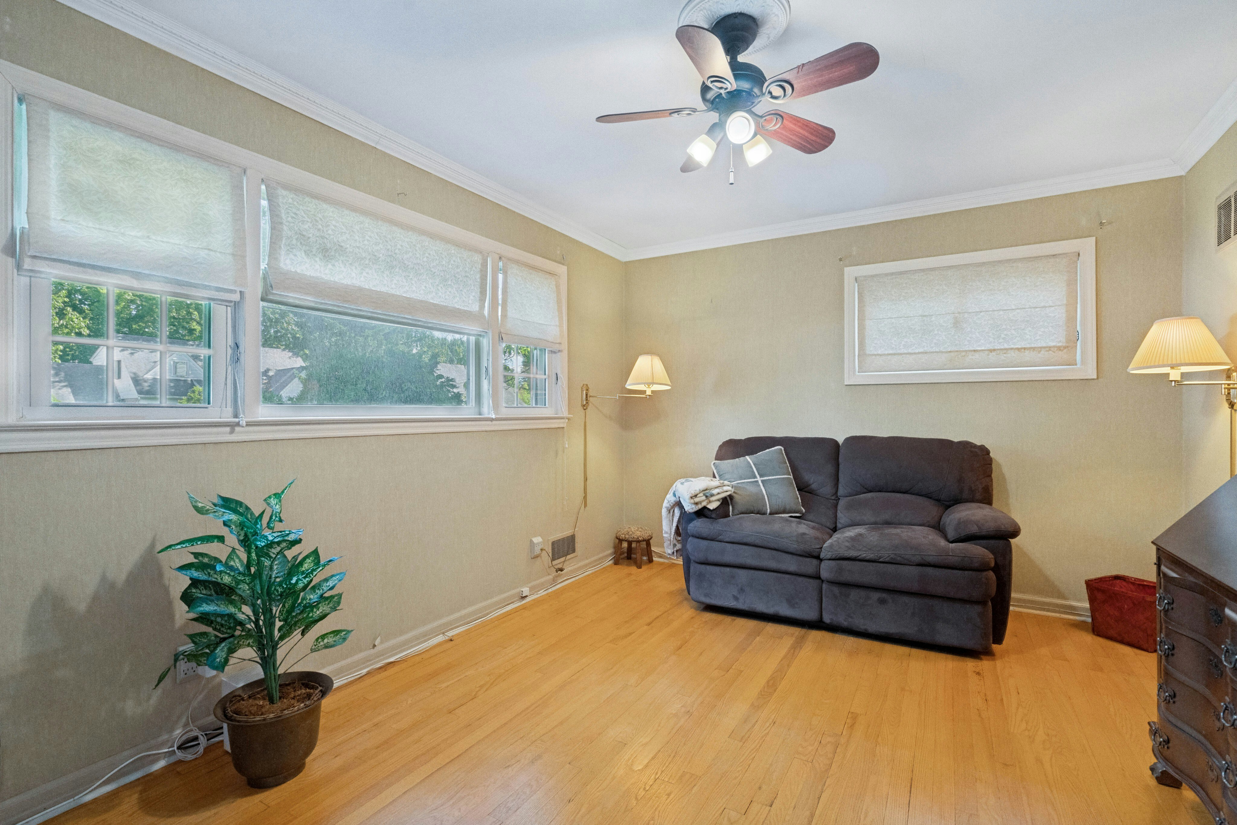 10-01 Plymouth Drive 