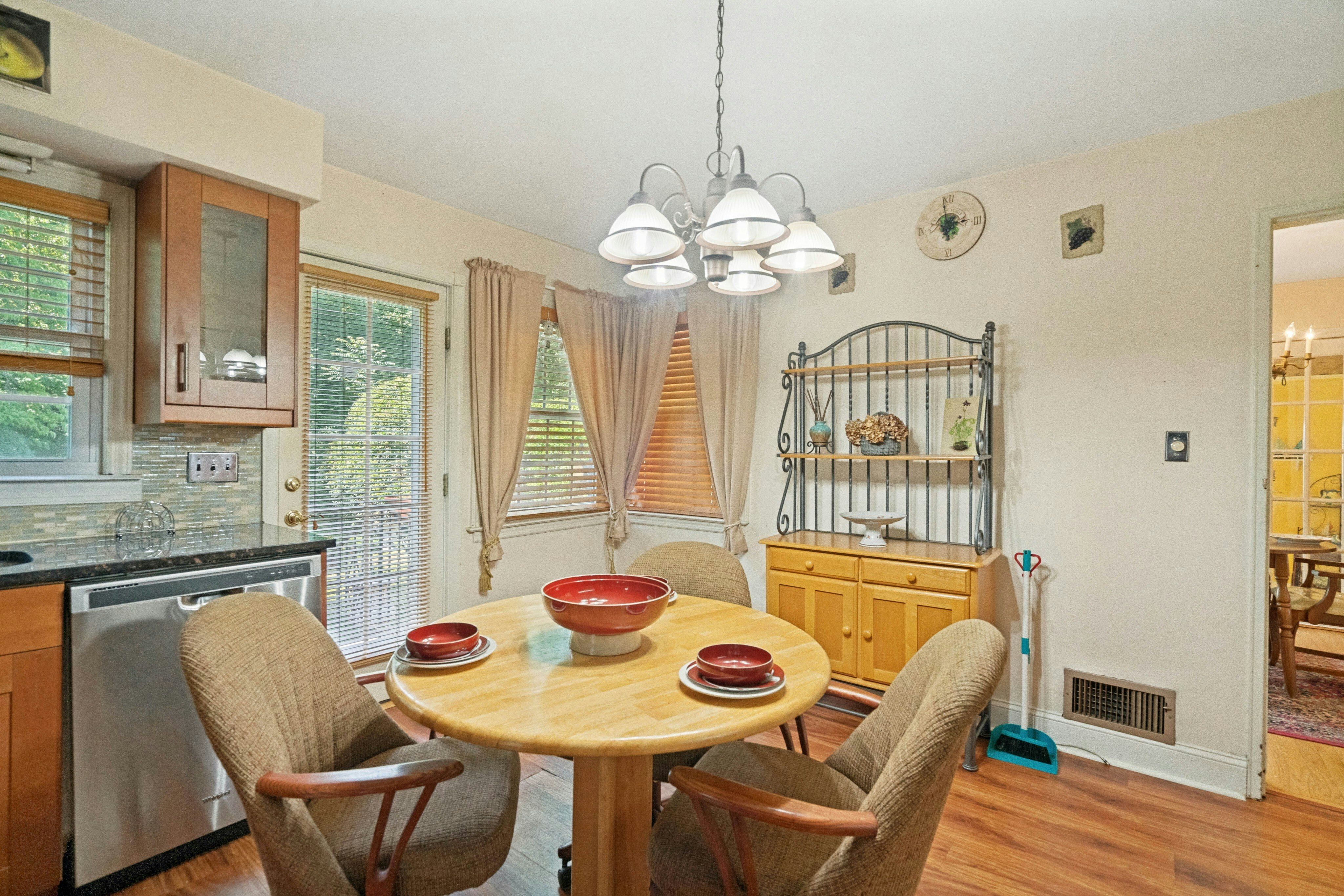 10-01 Plymouth Drive 