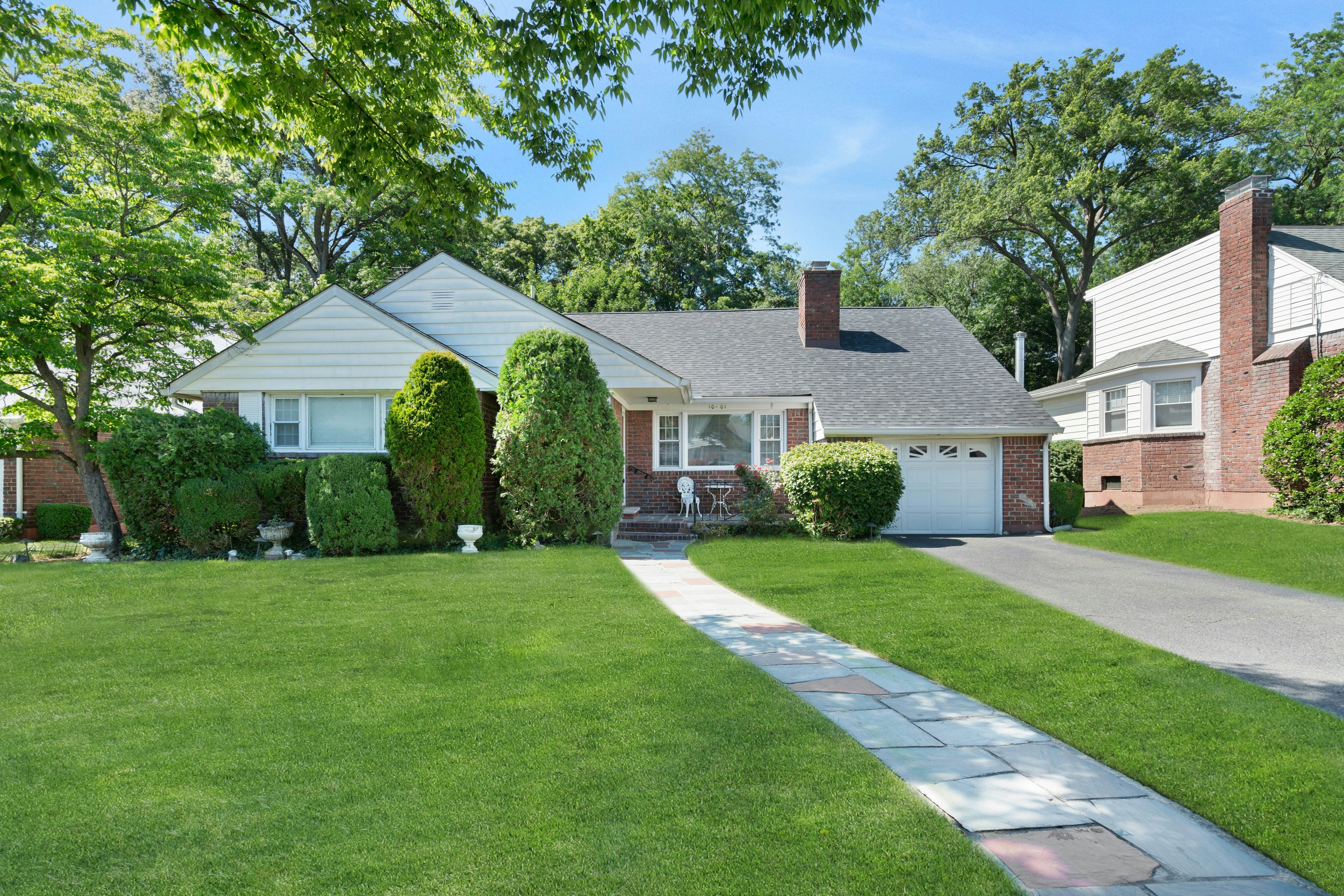10-01 Plymouth Drive 