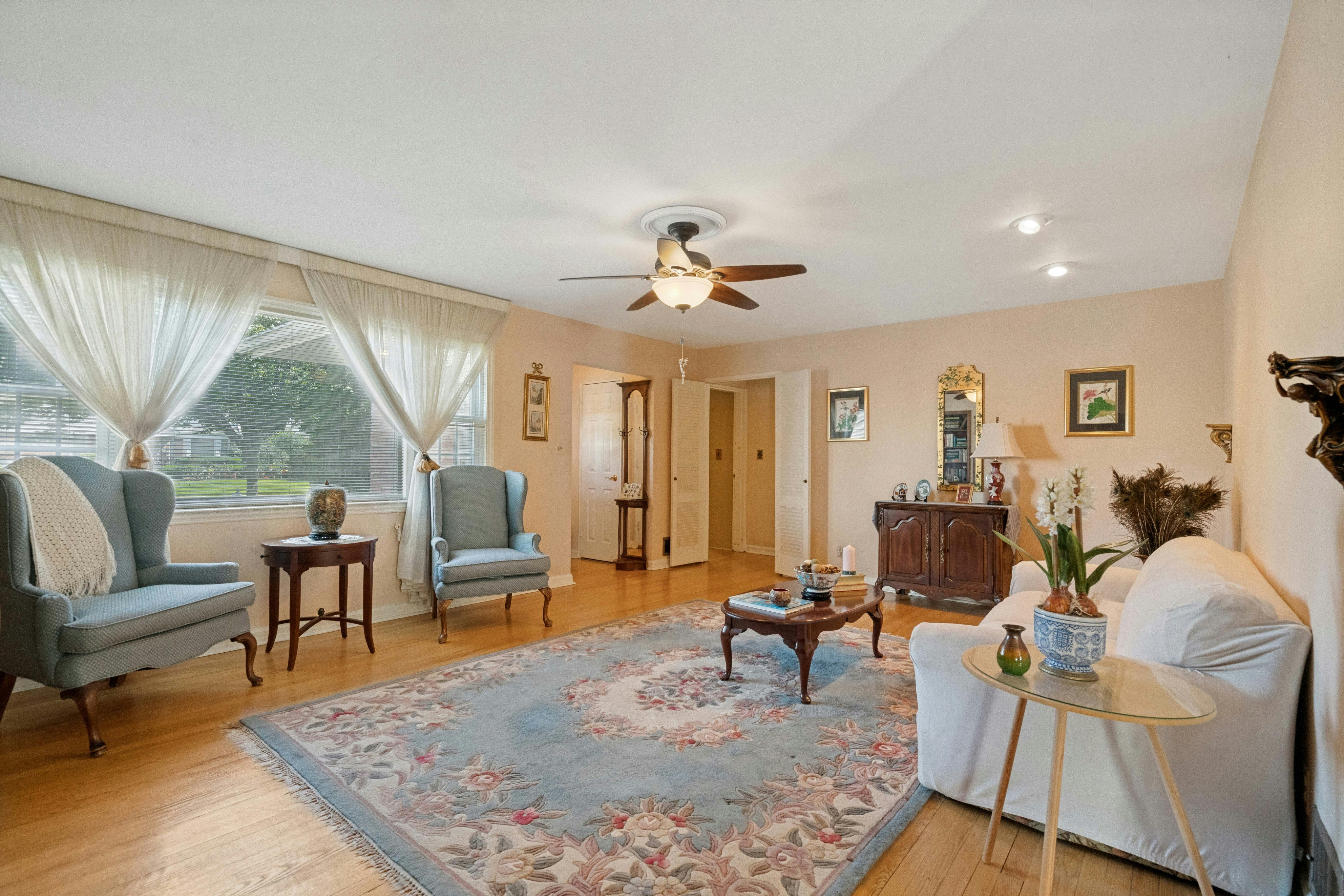 10-01 Plymouth Drive 