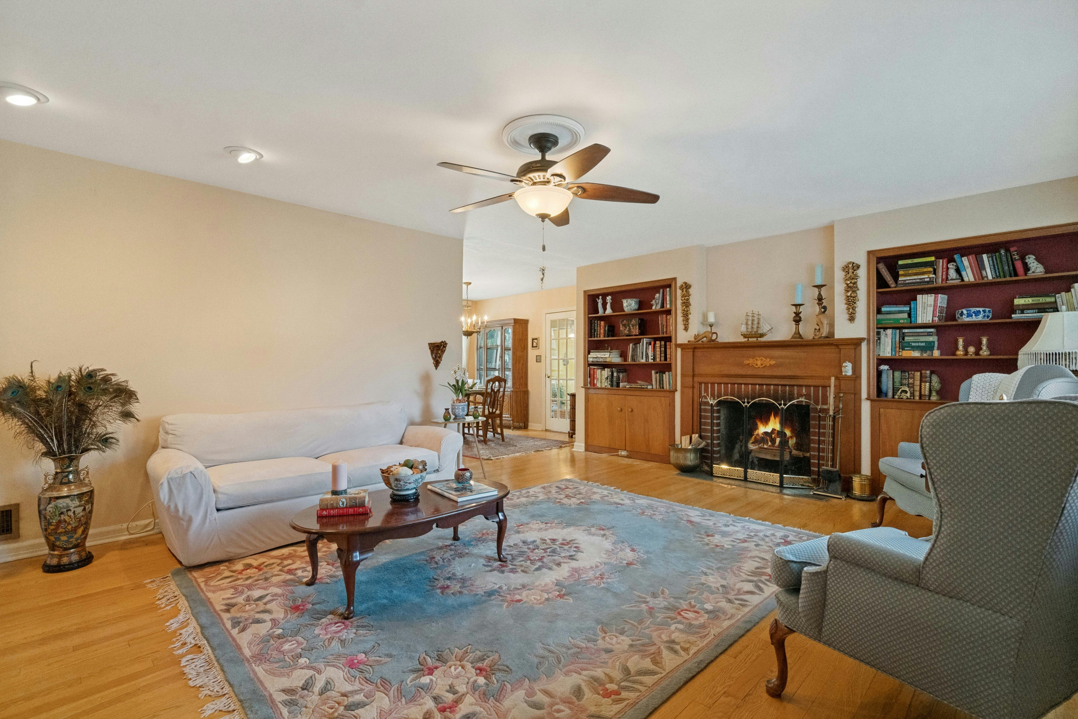 10-01 Plymouth Drive 